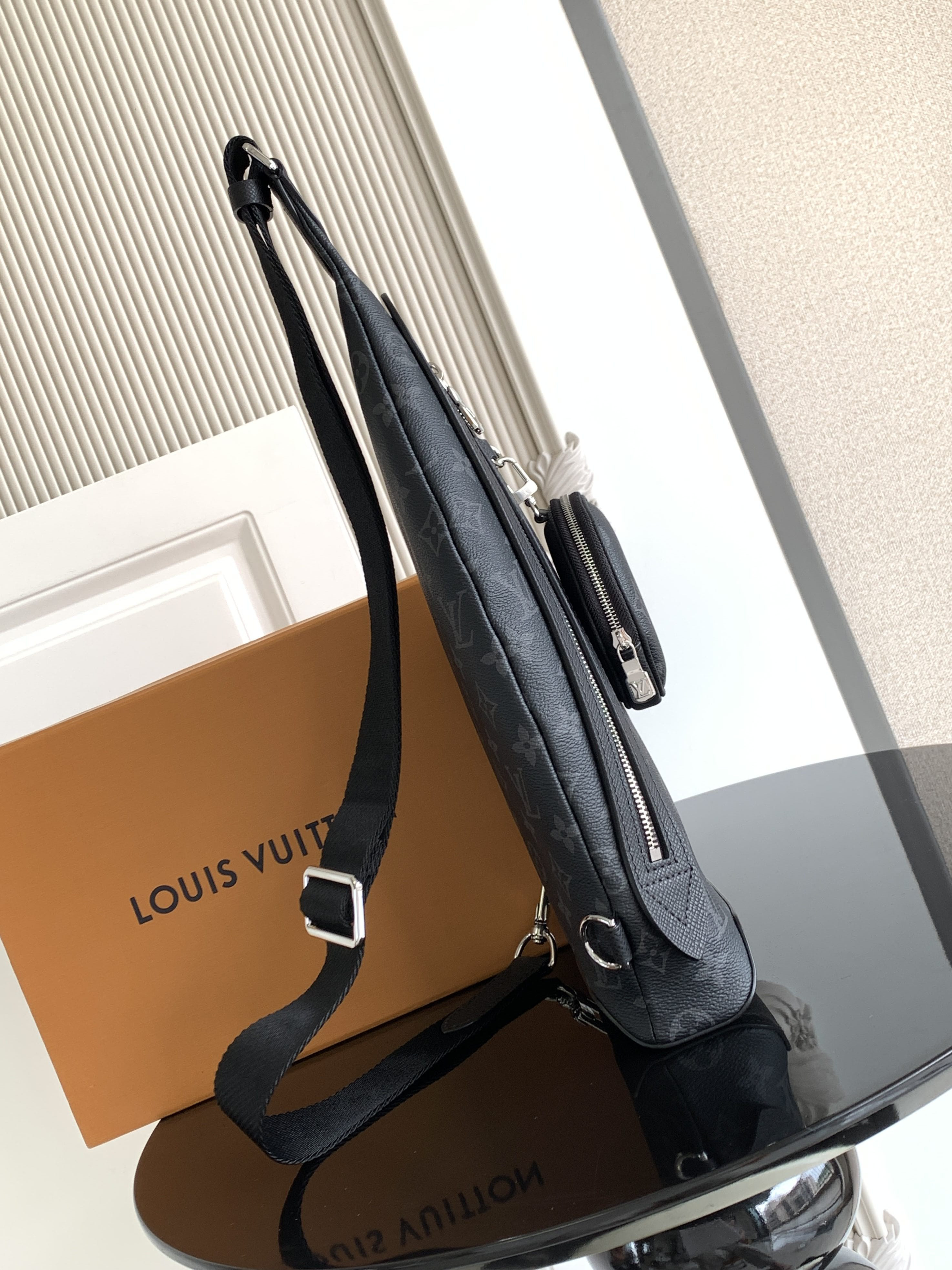 LV Duo Slingbag M30936 20x42x6cm