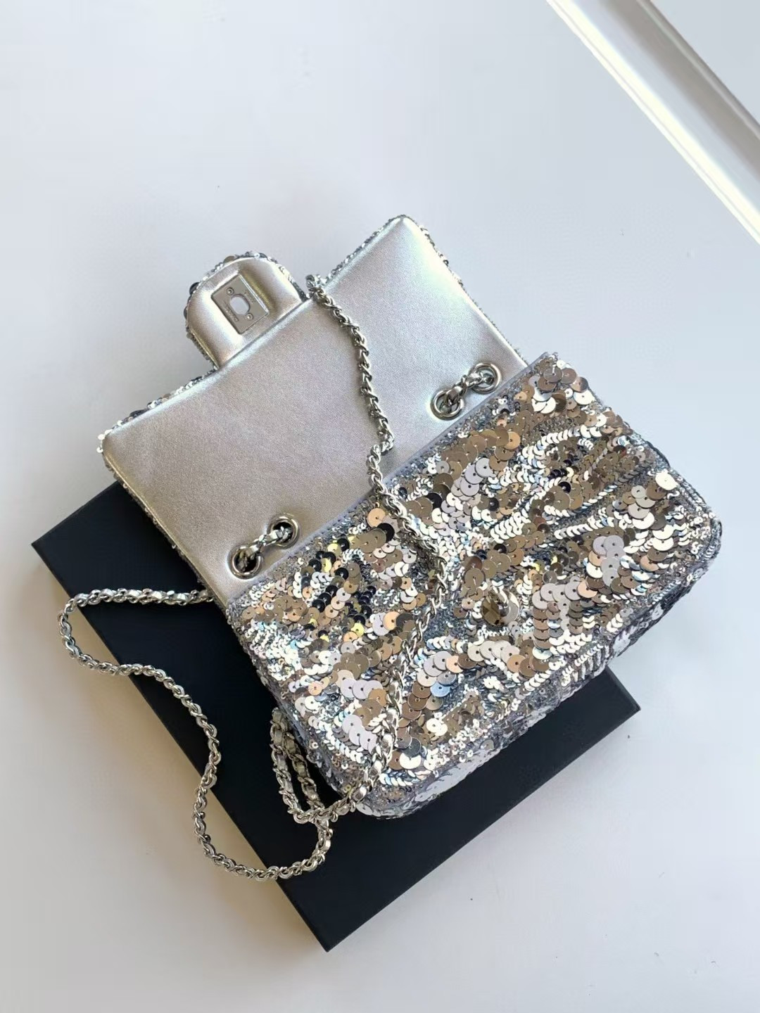 Ch*el CRUISE 25C FLAP BAG 14x21x8cm