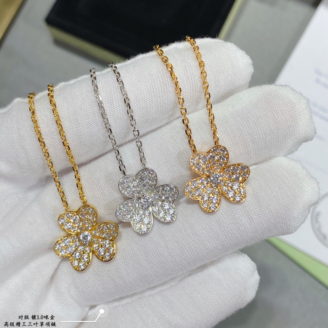 V*N CL*F & Arpels Full diamond clover Necklace