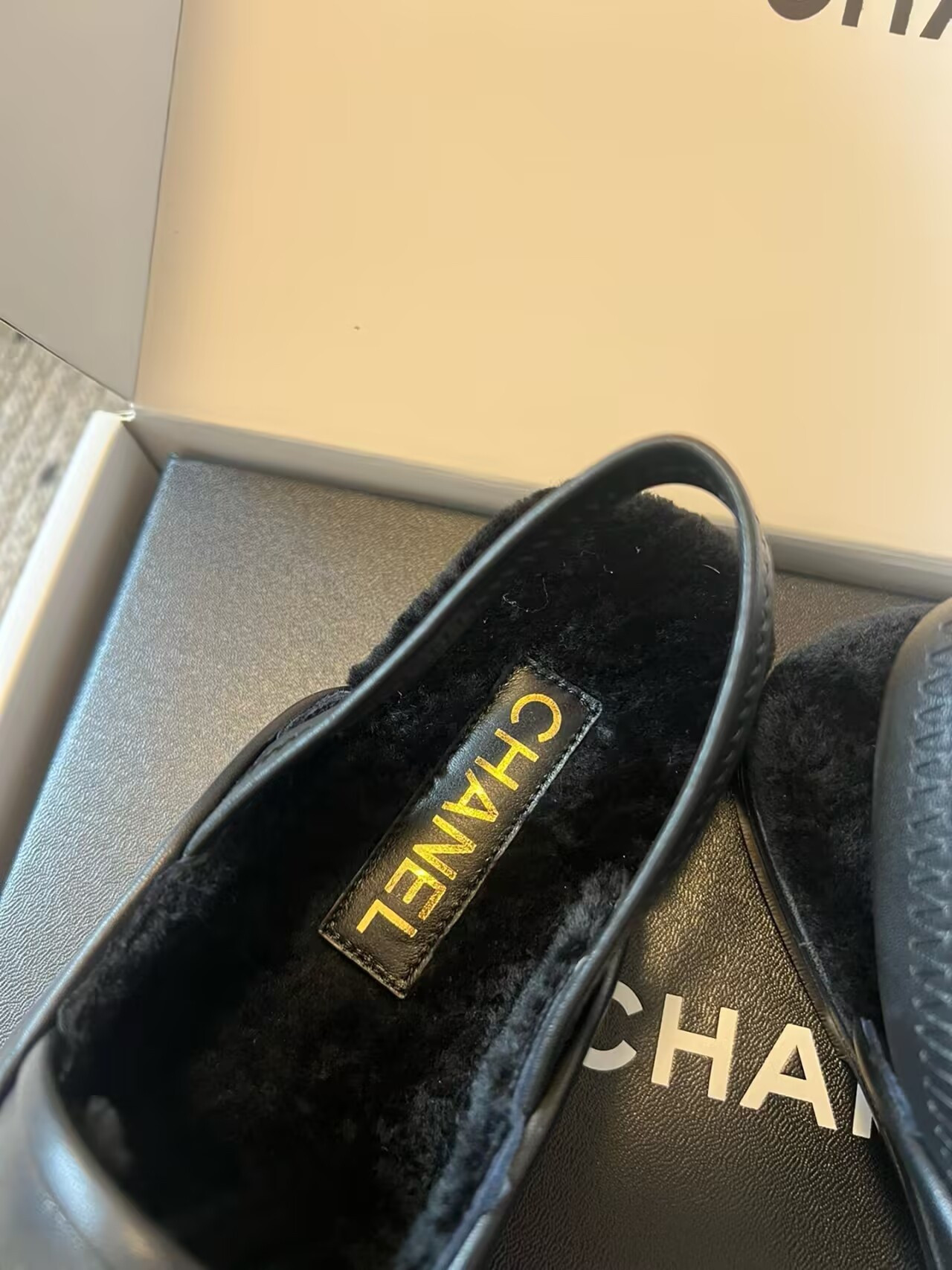 ua Ch*el shoes