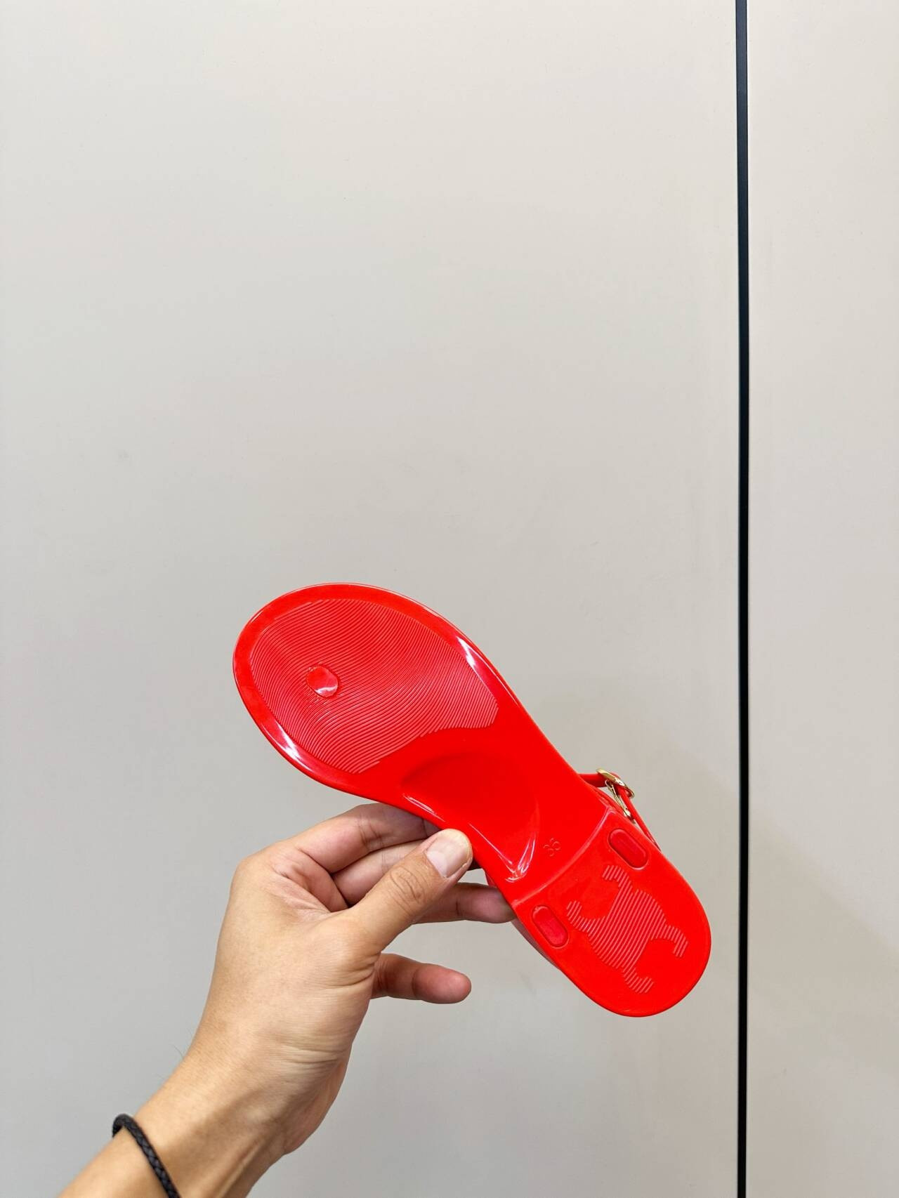ua Ce**e jelly bay sandal