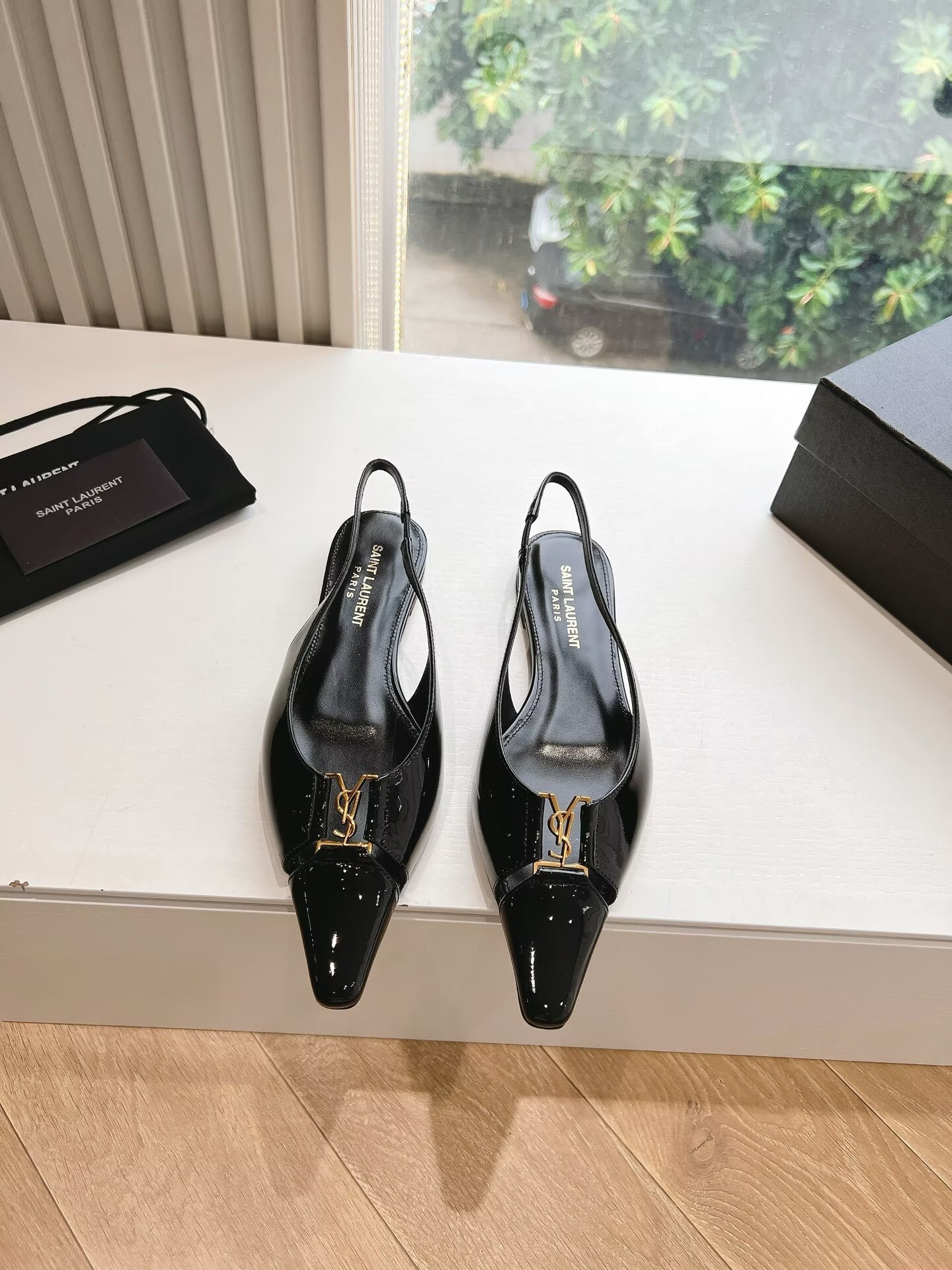 ua y*l Sa**t Lau*nt slingback