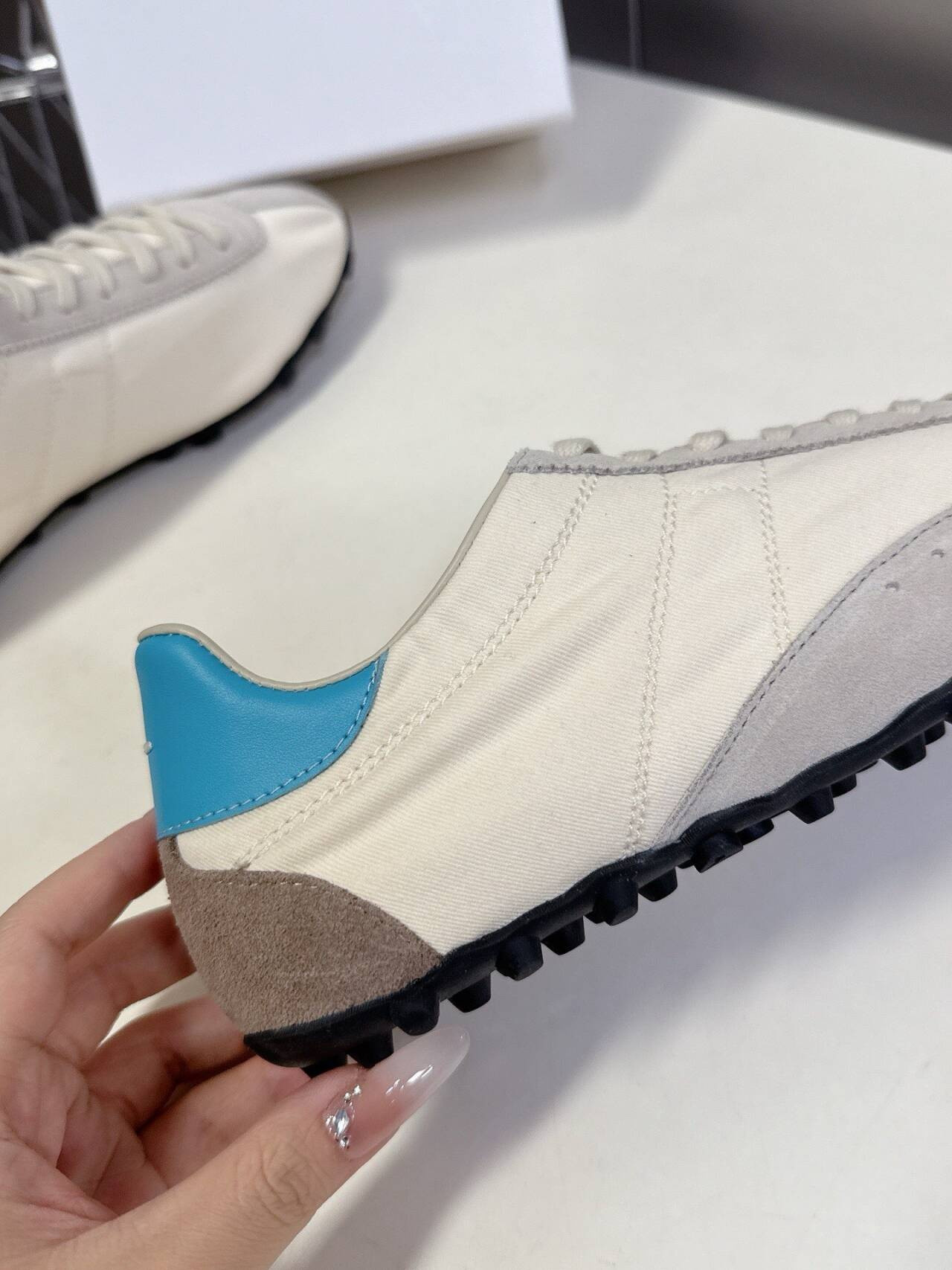 ua ma*s*n Ma*i*la sprinters sneakers