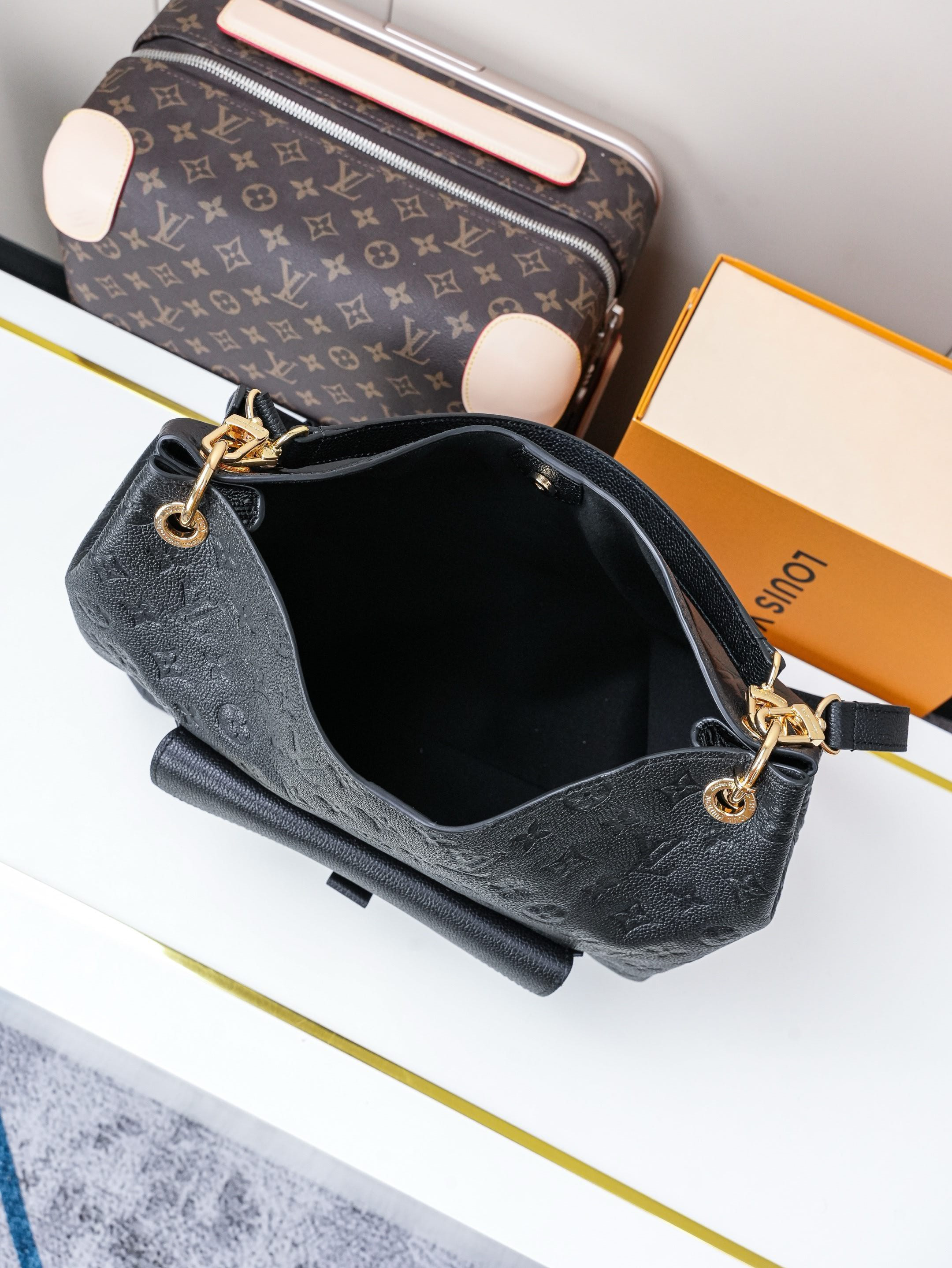LV Hobo Métis M27189 35x32.5x10cm Without Box