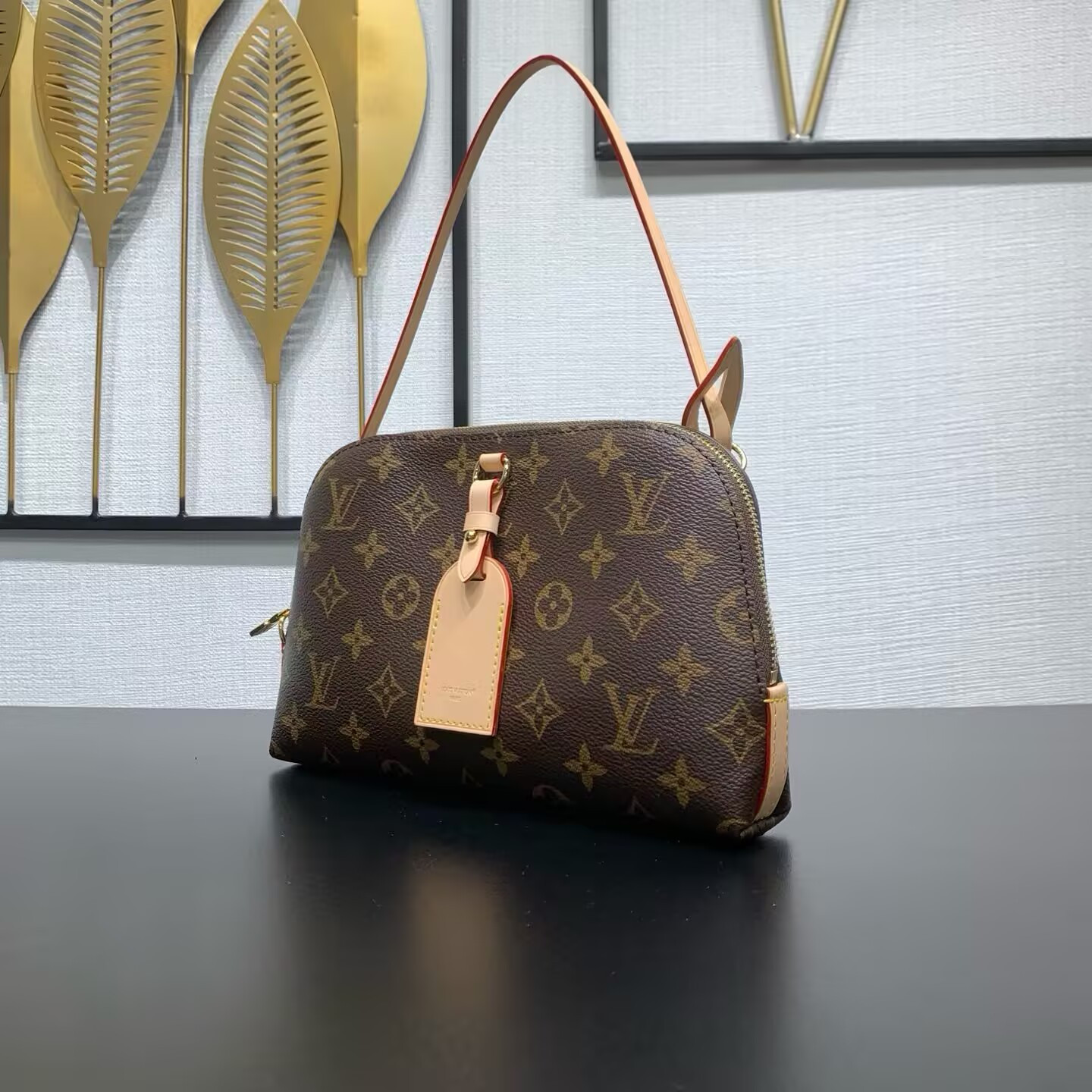 LV Tag Me Pouch M26787 24.5x17x4.5cm