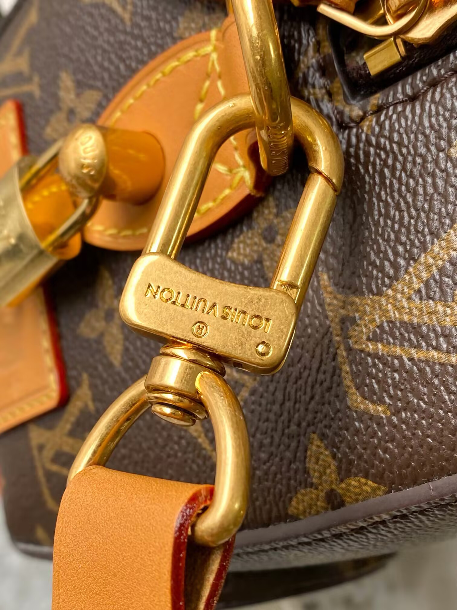 lv R1ckshaw wearable wallet m28020 28x18x11cm