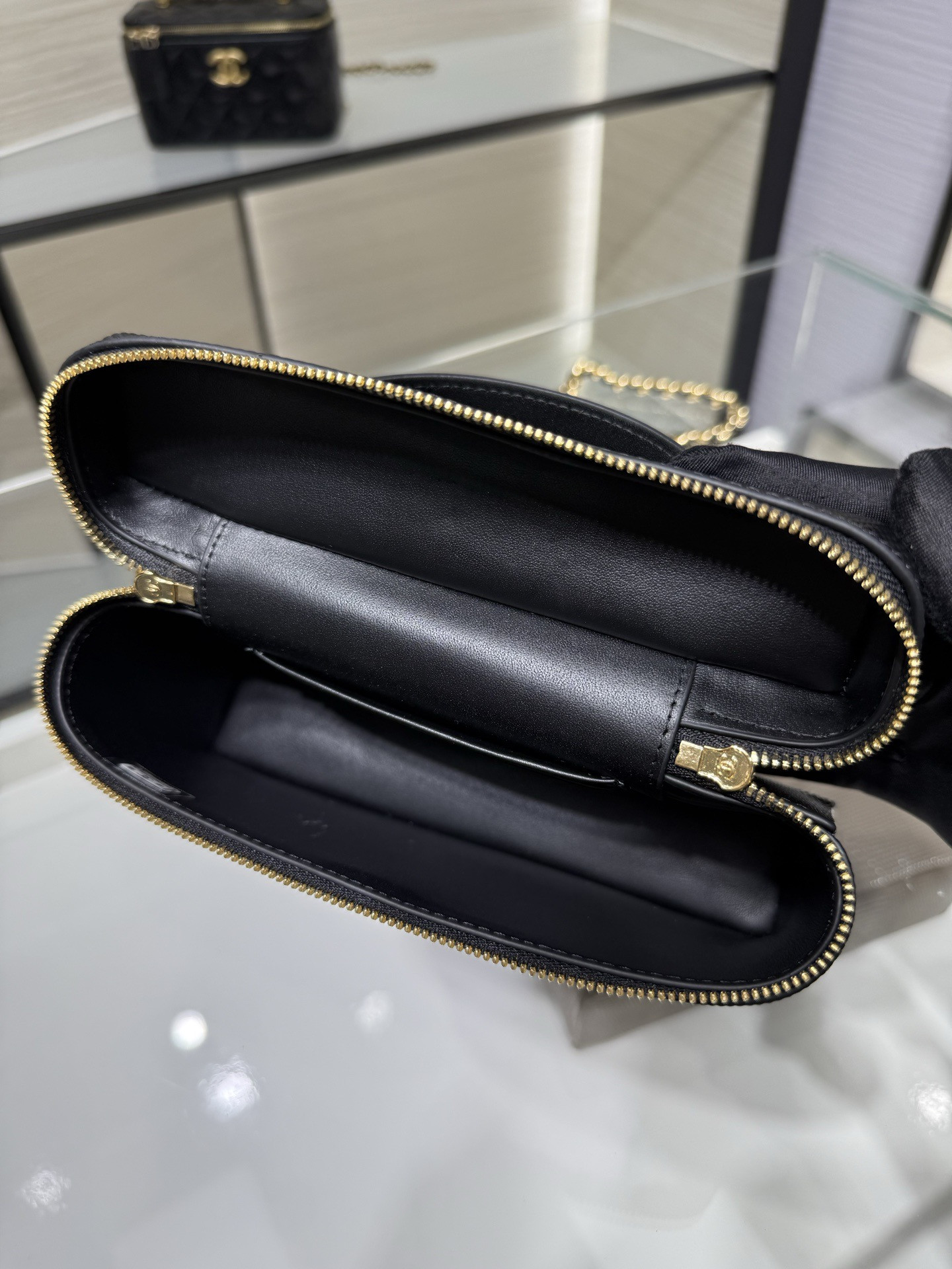 Ch*el classic vanity with chain handbag ap5195 17x19.5x5cm