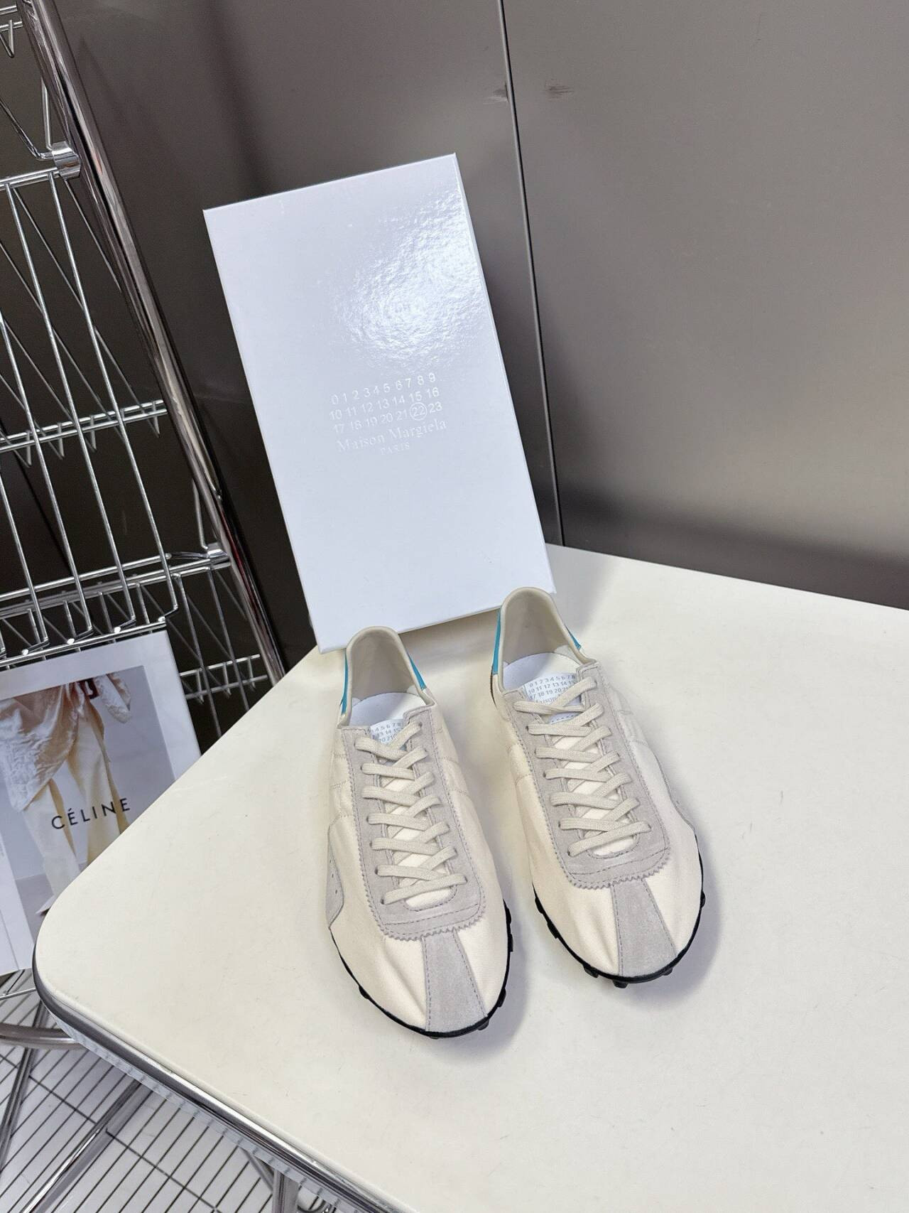 ua ma*s*n Ma*i*la sprinters sneakers