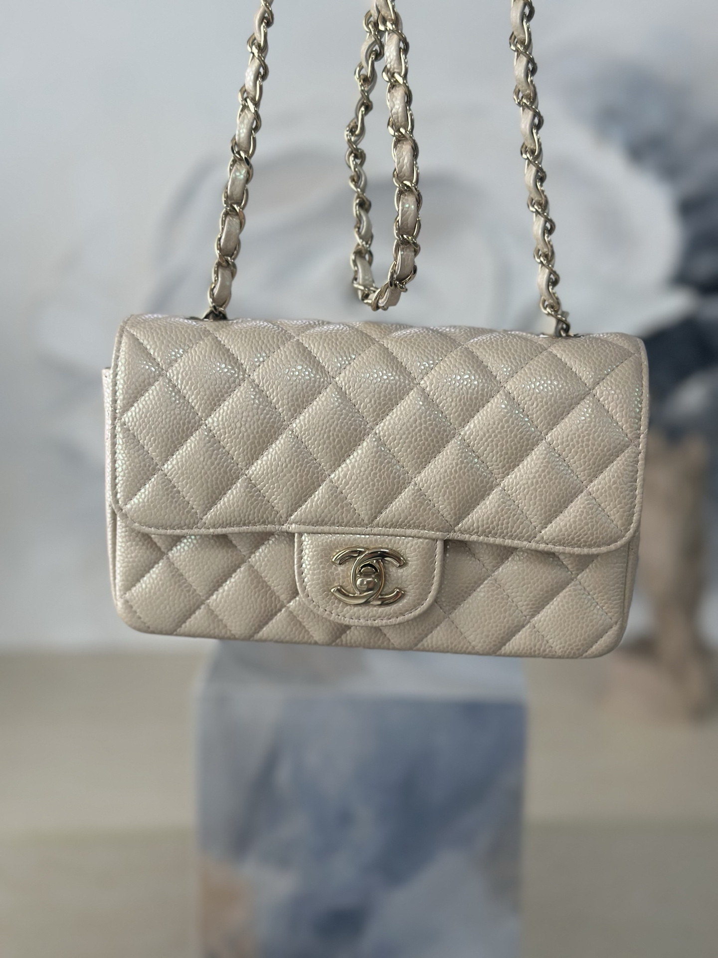 Ch*el flap bag pearlescent light beige as1116 20x12x6cm
