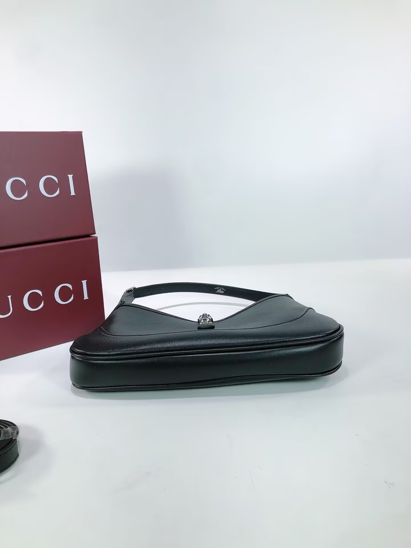 G*u*i jackie slim shoulder bag 27x13x3.5cm