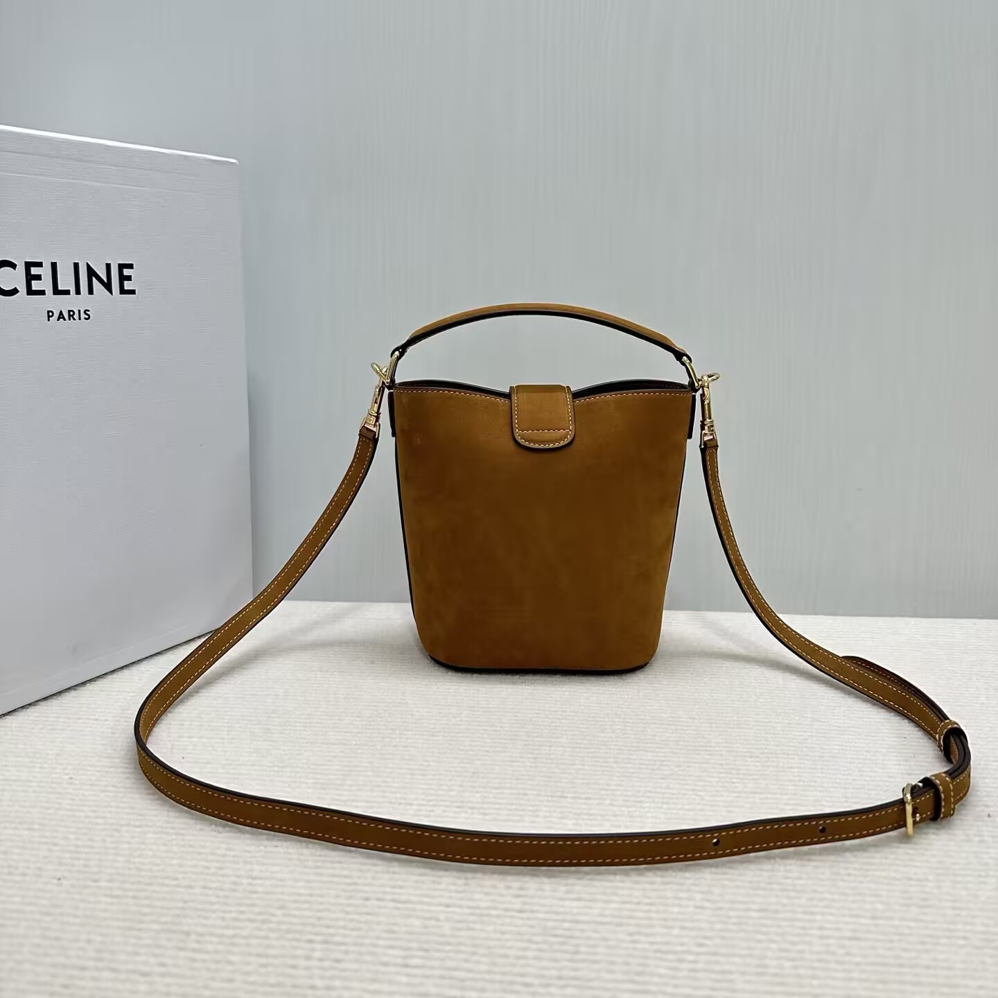 Ce**e mini bucket l0*ise in nubuck calfskin 13.5x16x10cm