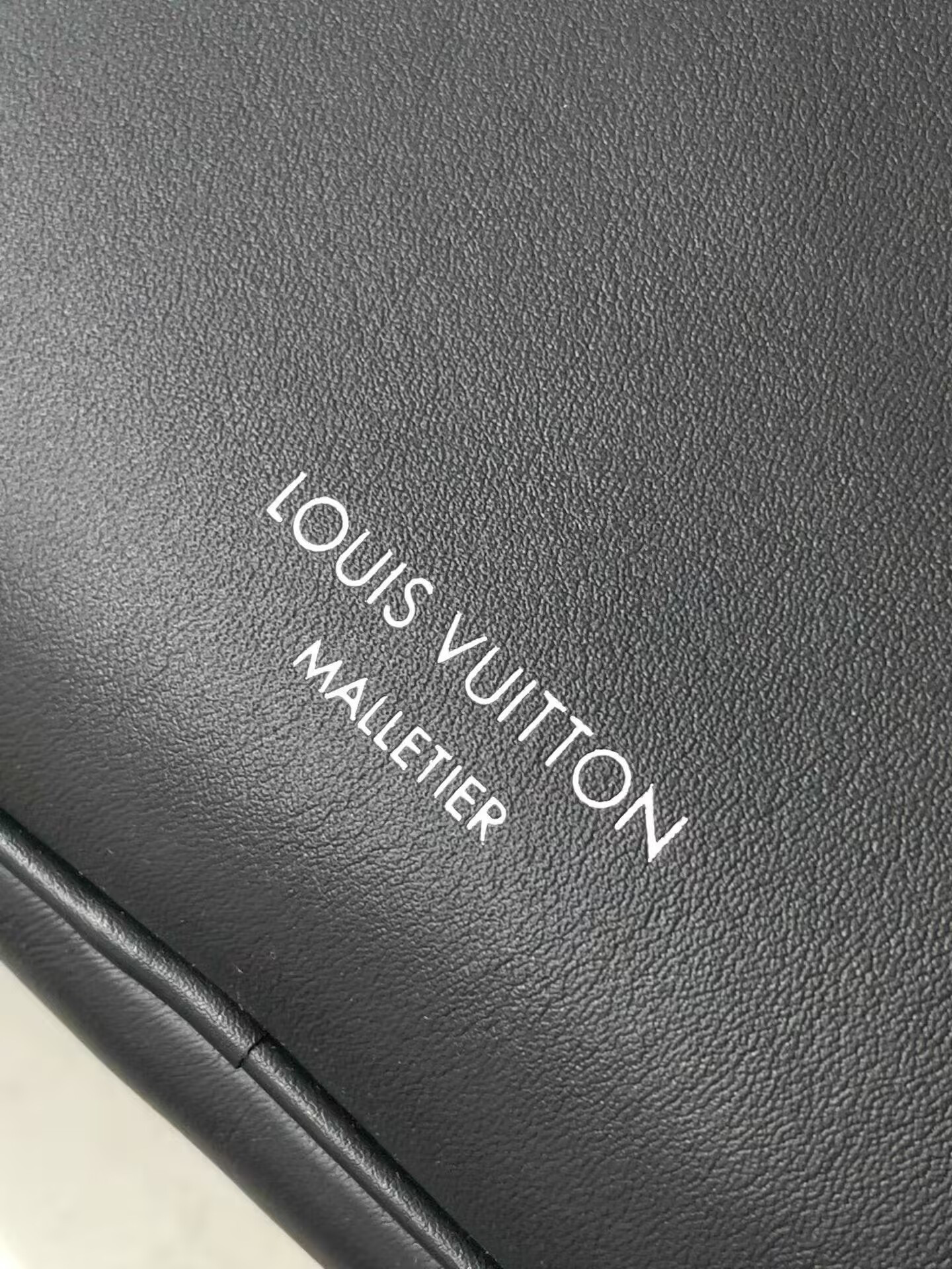 LV Nil XL M27999 37 x 26 x 19 cm