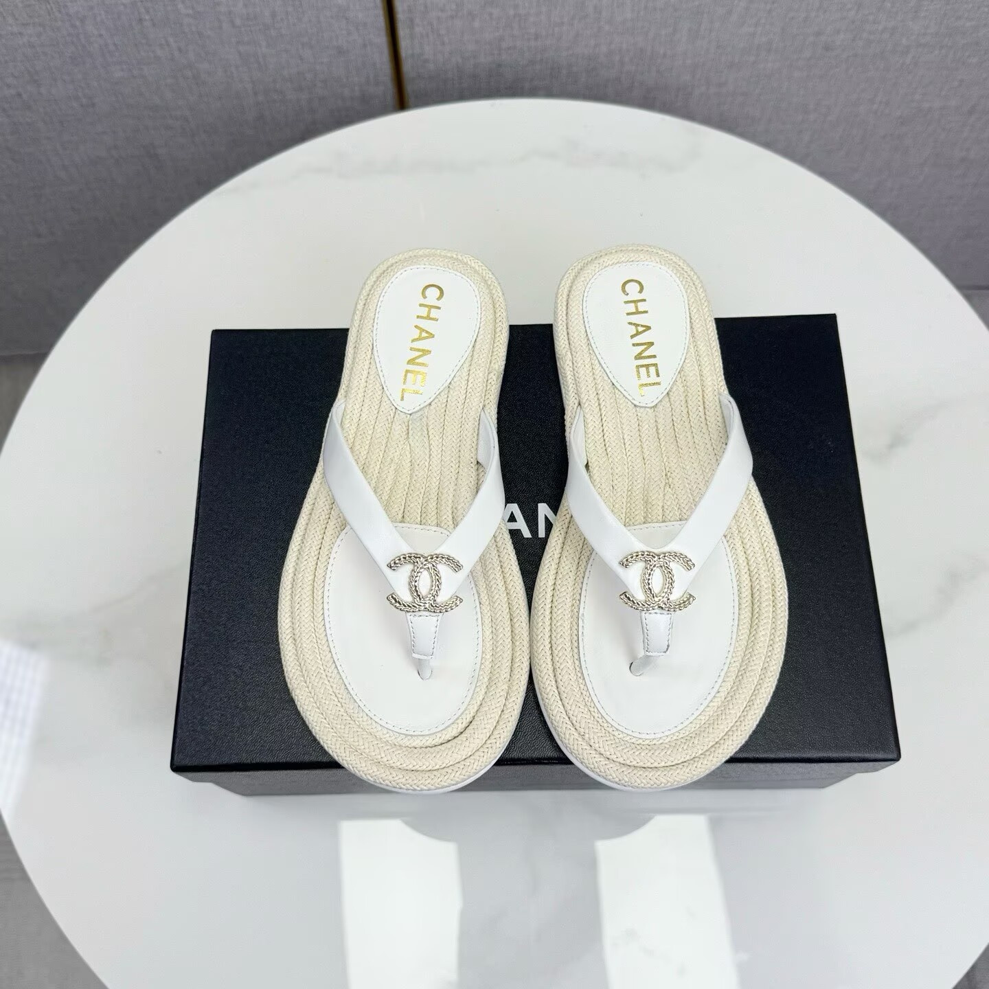 ua Ch*el flip-flops