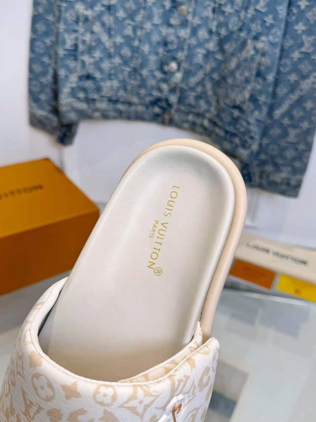 UA LV Pool Pillow Slides
