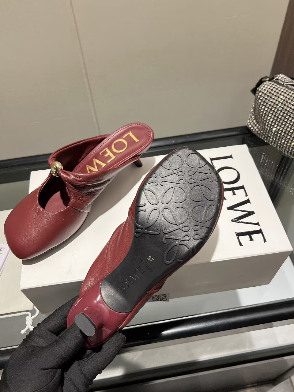 ua L0ew* pebble soft mule