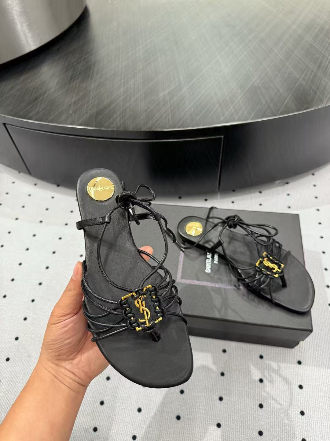 ua Y*L babylone sandals