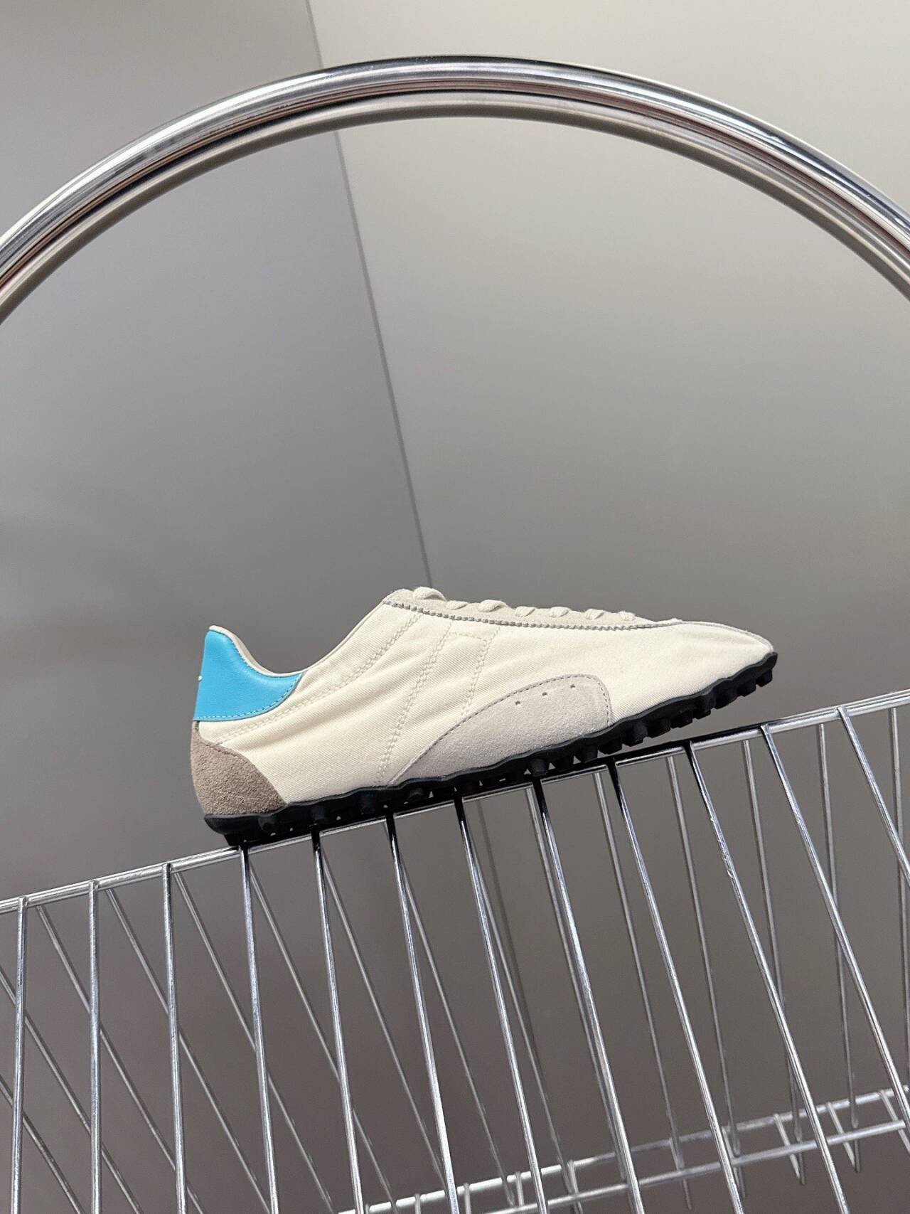ua ma*s*n Ma*i*la sprinters sneakers