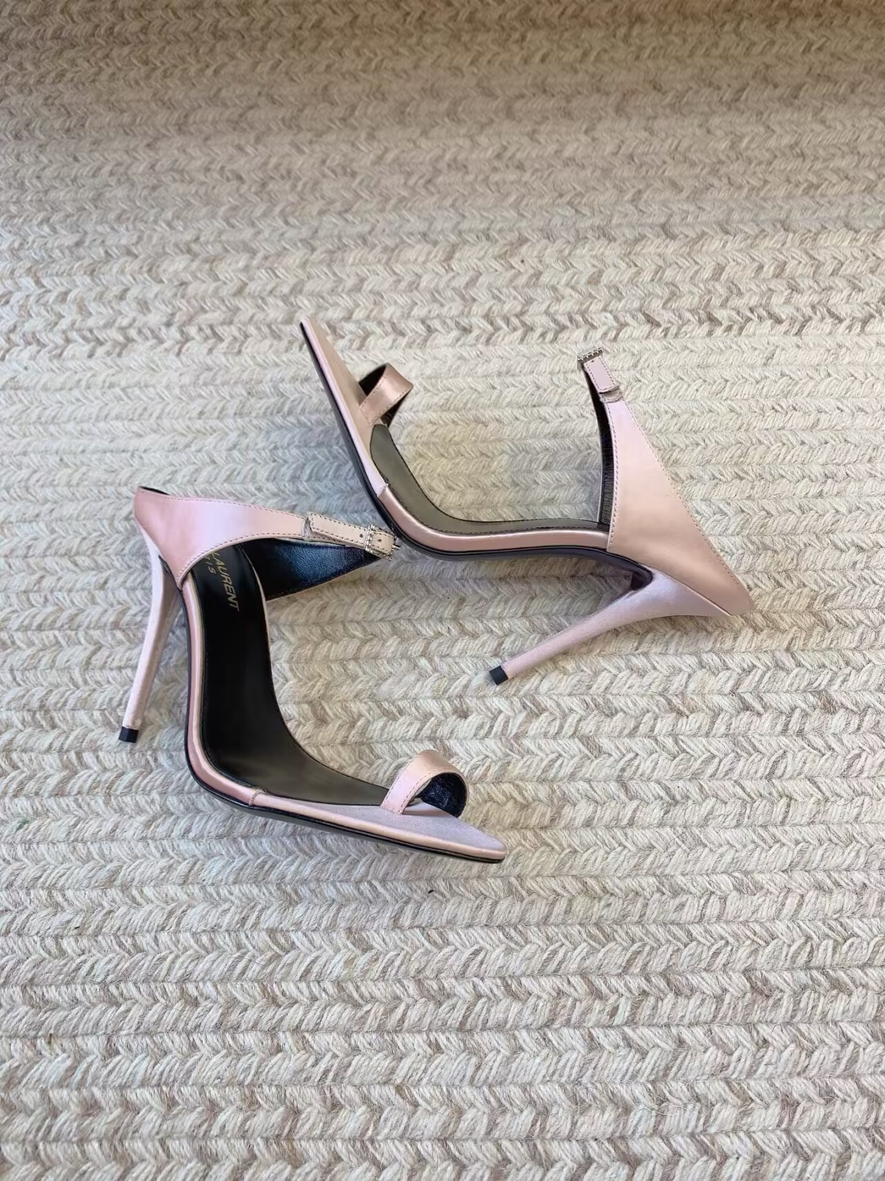 ua Y*L dive sandals