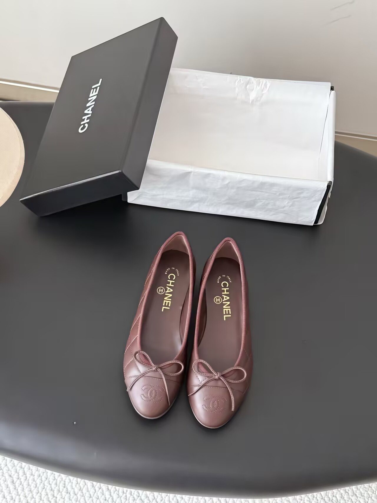 ua Ch*el ballet flats