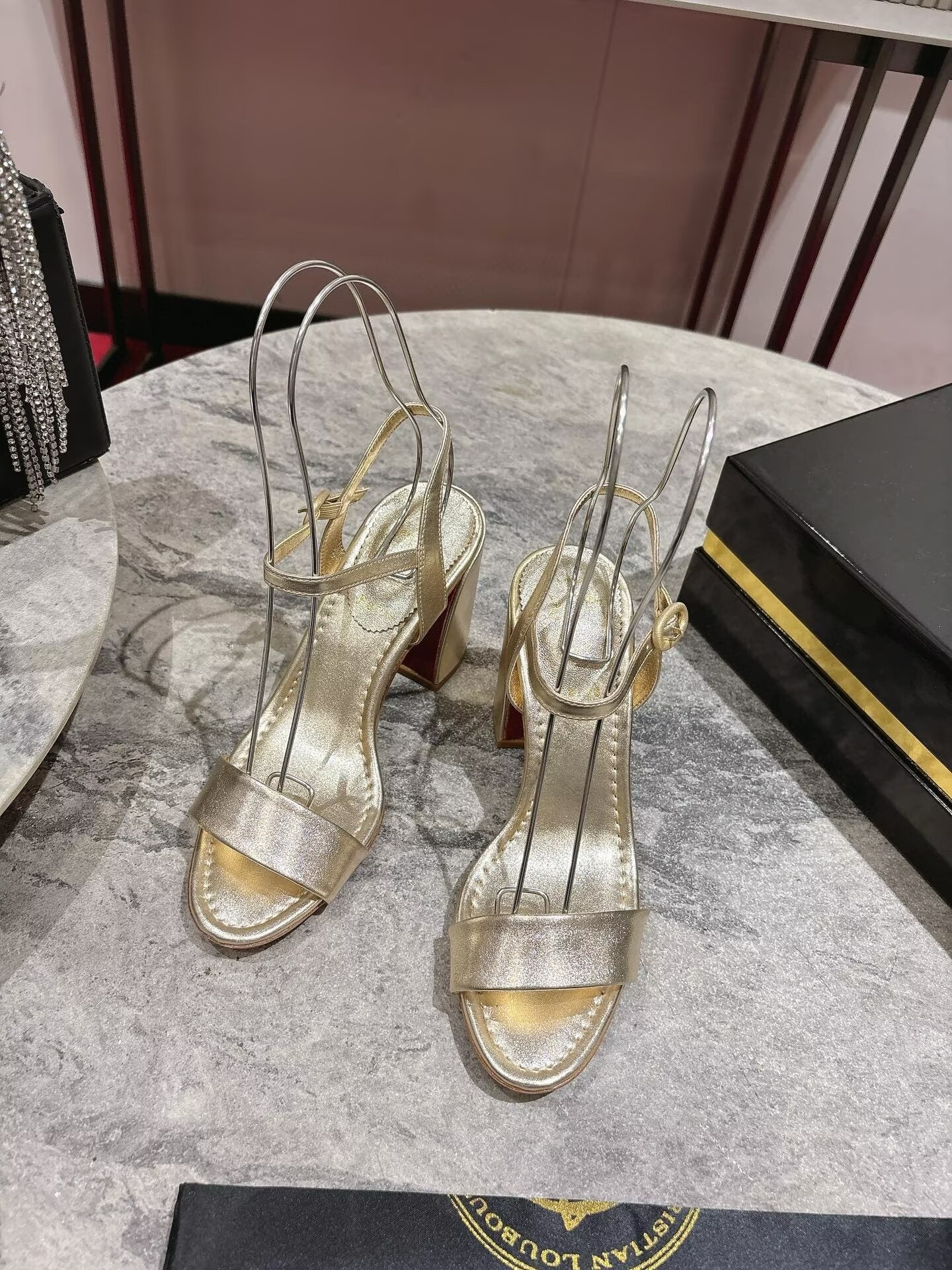 ua ch**an louboutin miss jane leather sandals(cusT0mized, no exchange no return, about 15 days)