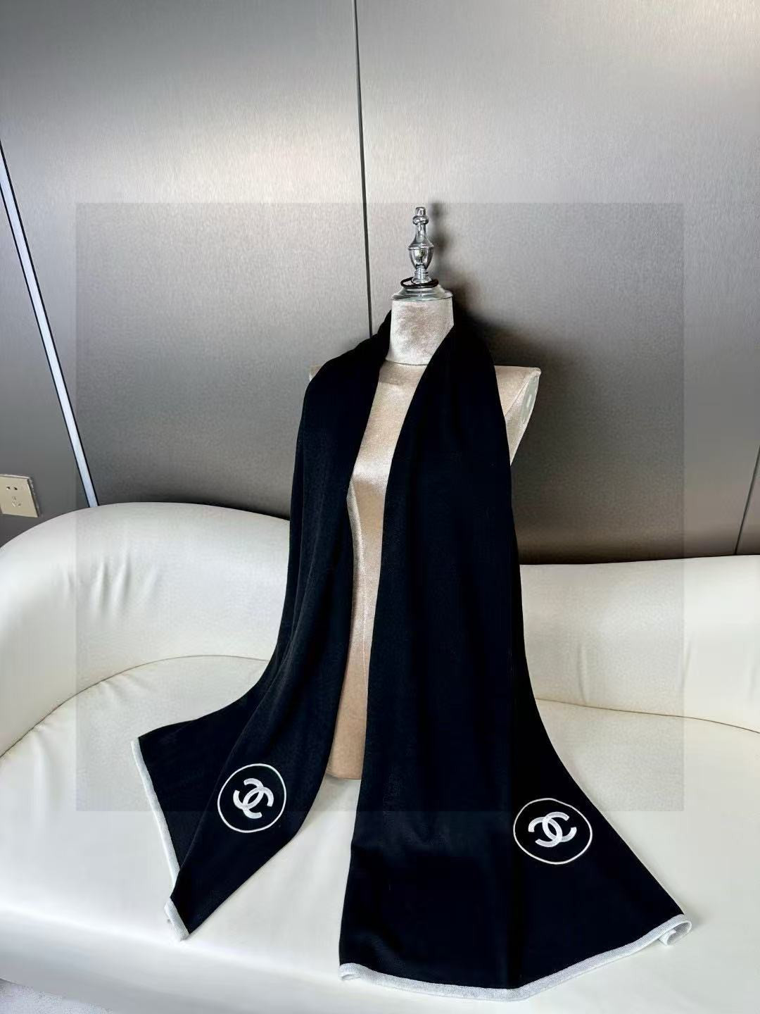 Ch*el scarf