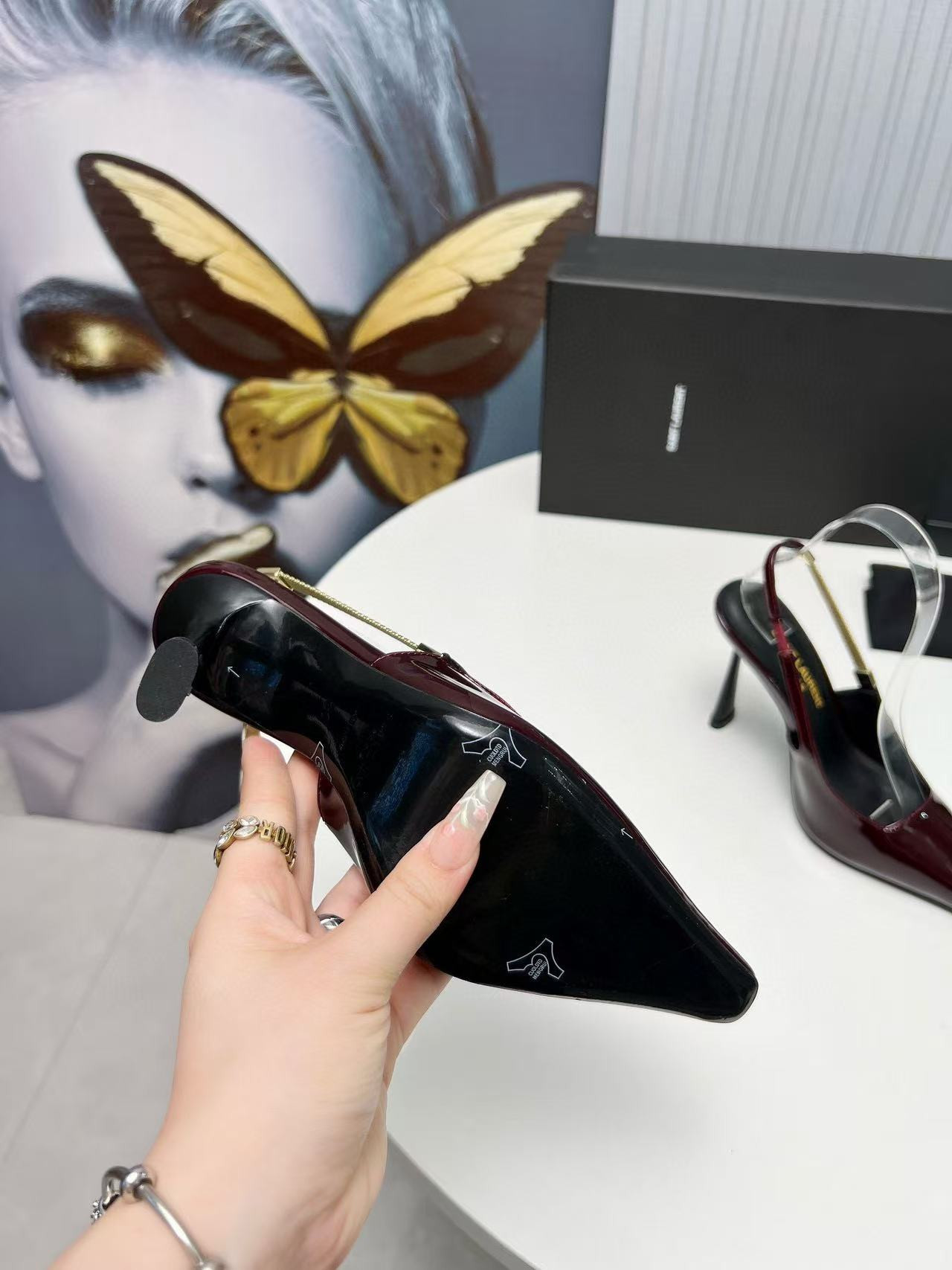 ua y*l Sa**t Lau*nt glazed calfskin lee slingback pumps