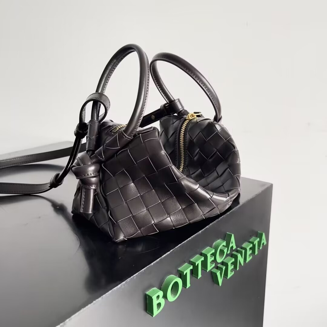 Bo*te*ga Ve*ne*ta Small Loop Cross-Body Bag 17x10x6cm