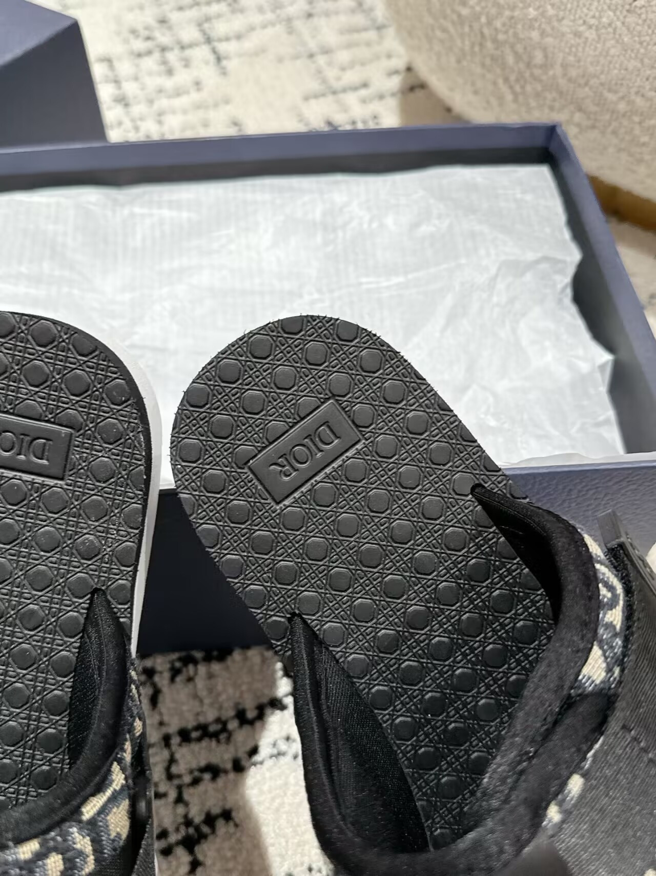 ua D*or alpha sandals