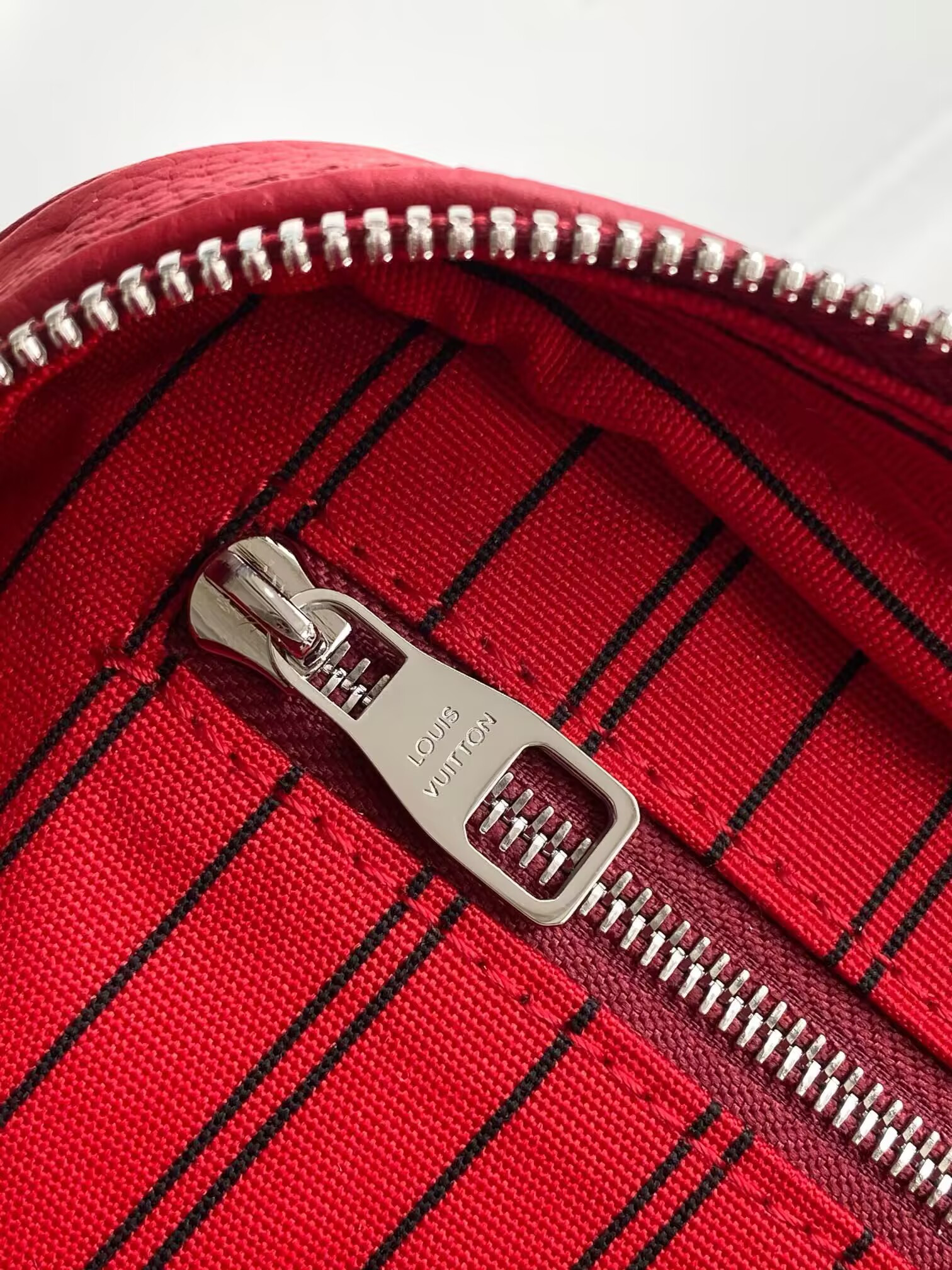 LV DOPP KIT Toilet Bag M13023 28x15x16.5cm