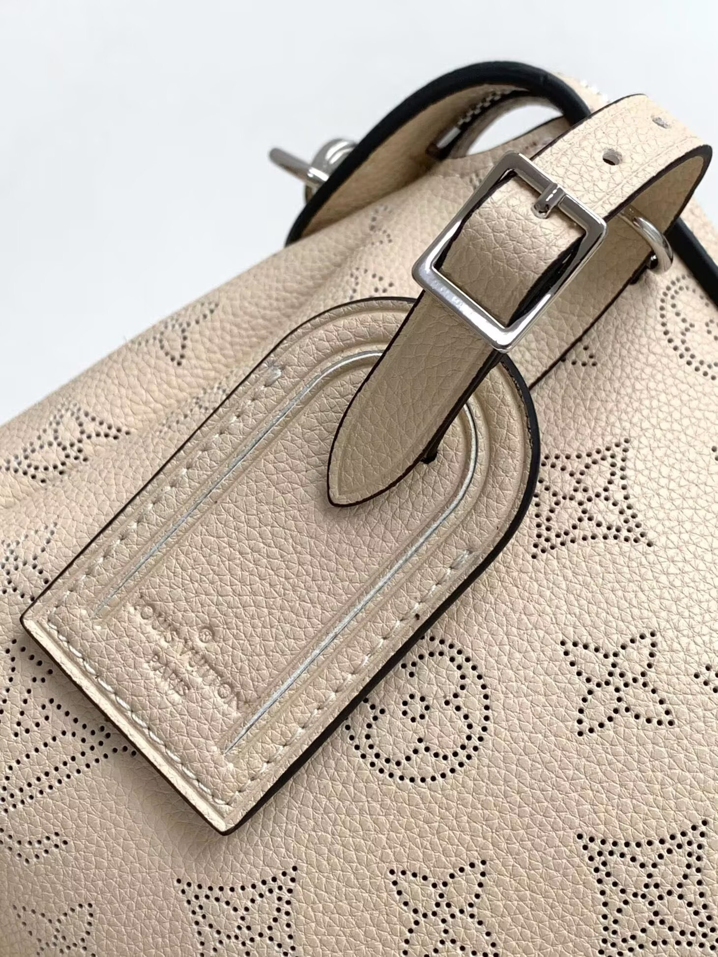 LV Hand It All PM M24255 29x18x13cm