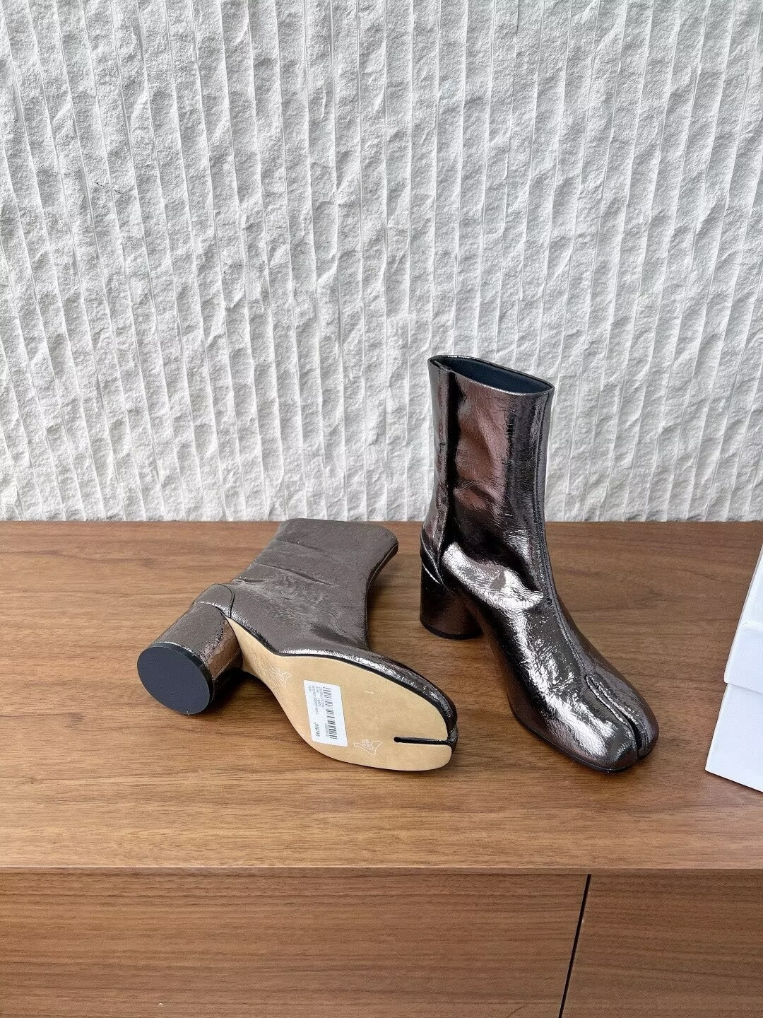 ua ma*s*n Ma*i*la tabi mirror boots