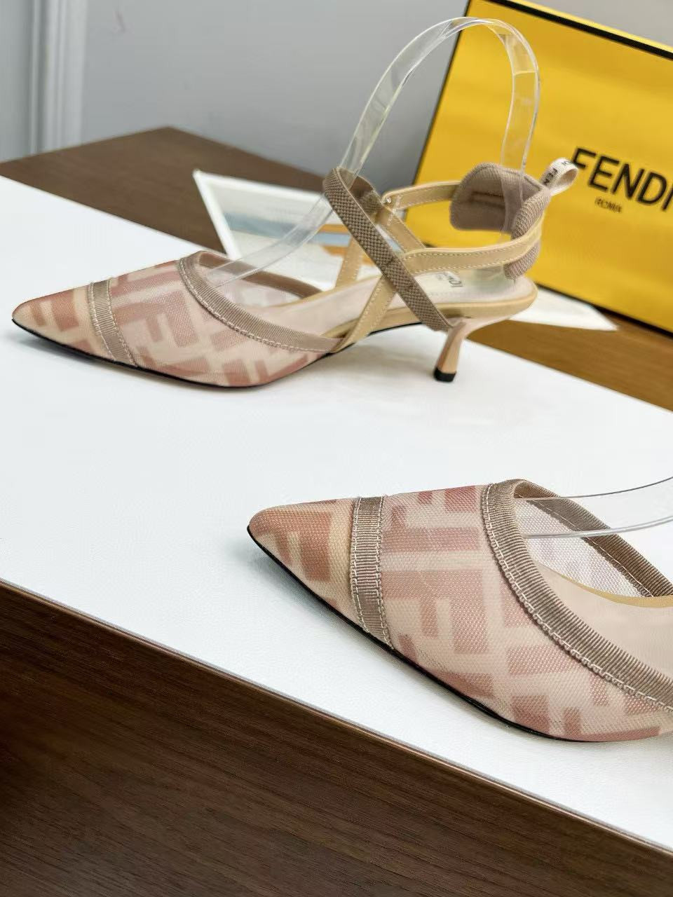 ua F**di colibri slingback pumps