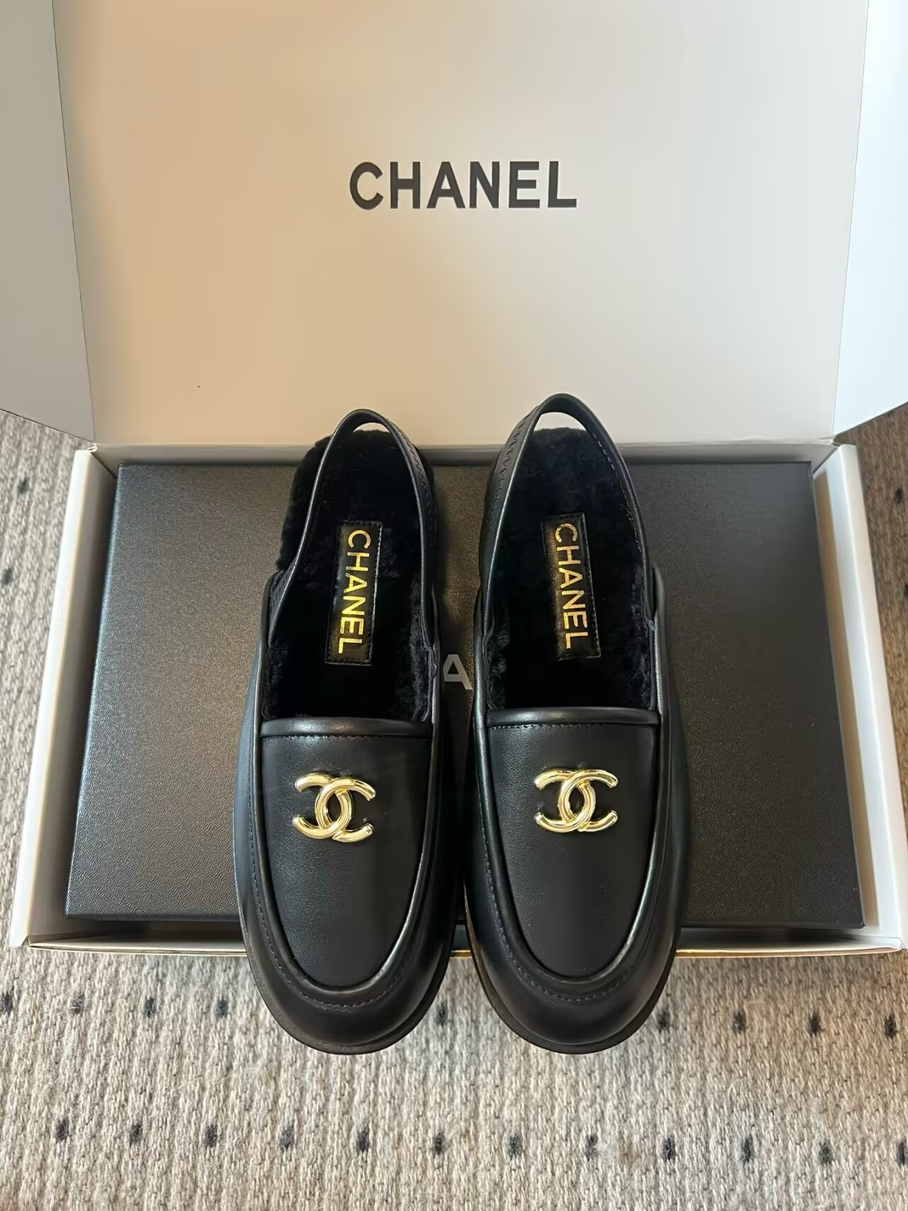 ua Ch*el shoes