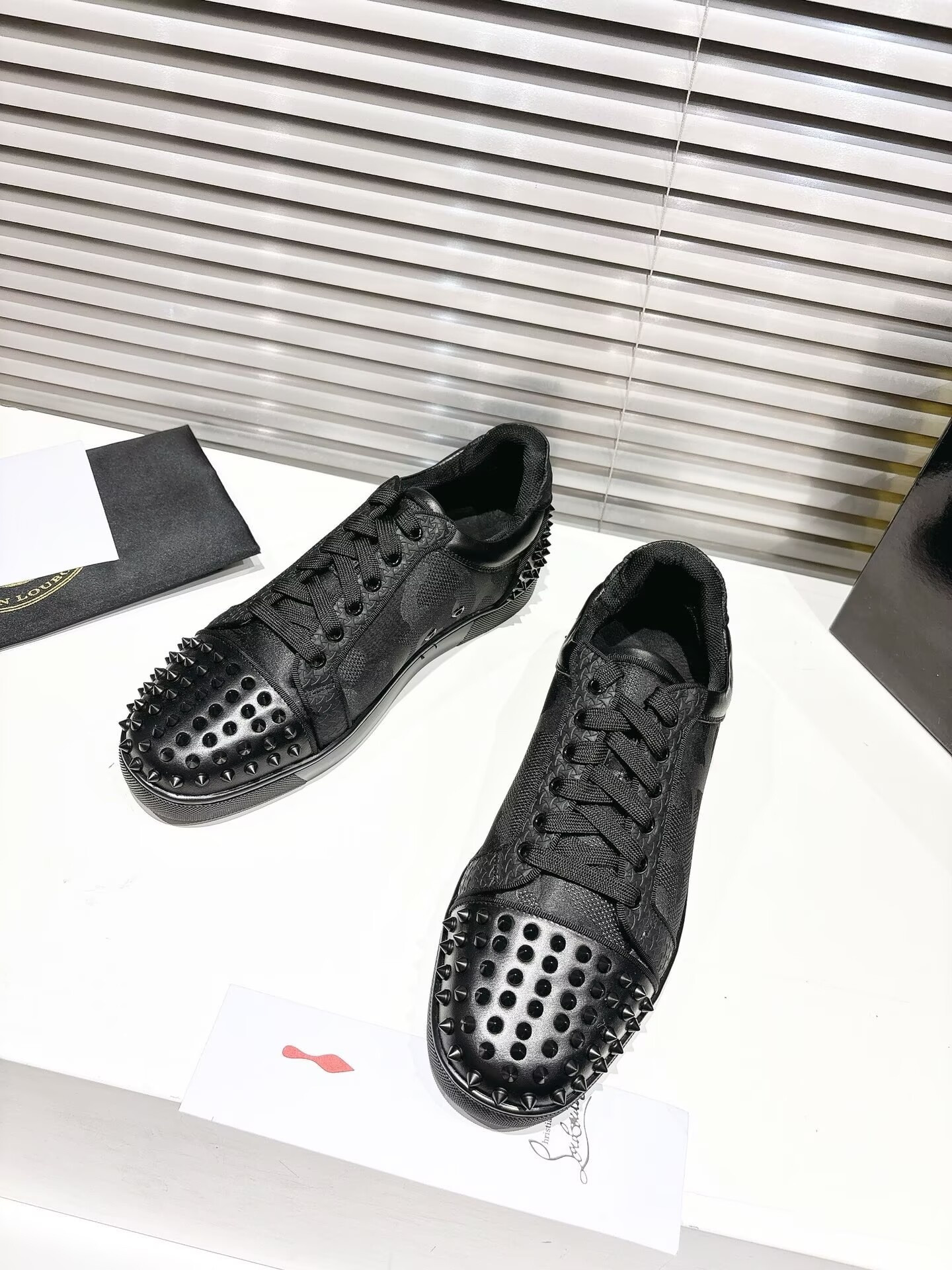 ua Ch**an louboutin seavaste 2 orlato sneakers