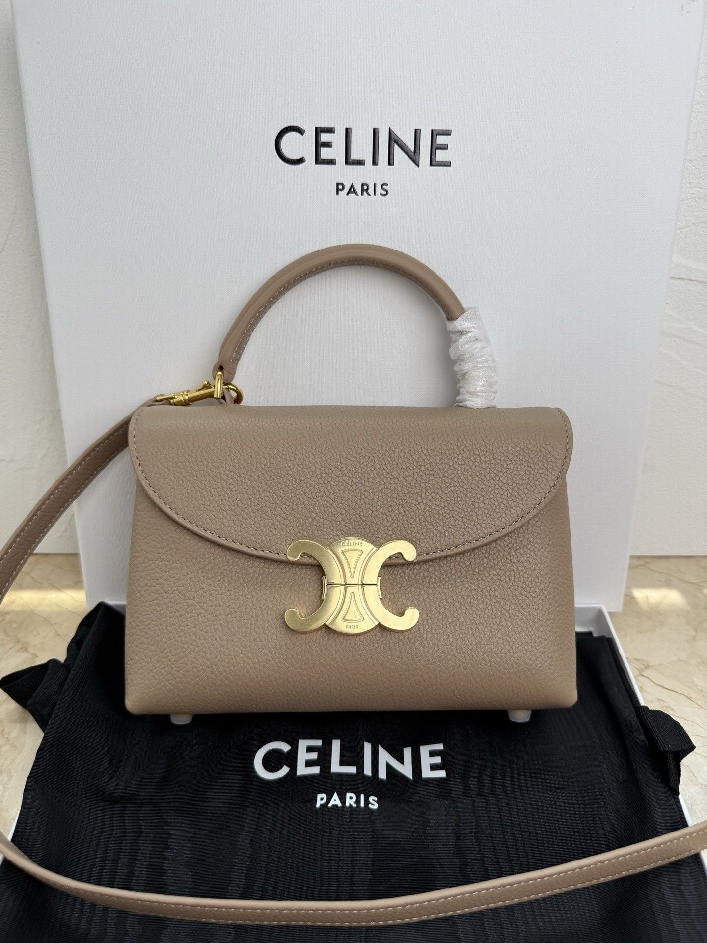 Ce**e Teen Nino Bag In S*pple Graind Calfskin 20.5x13x8cm