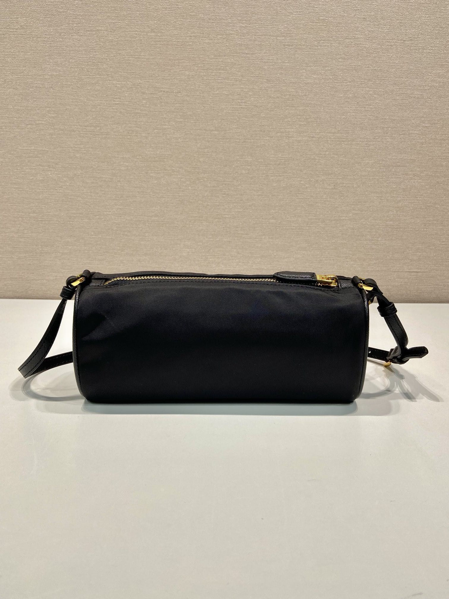 Pra*a re-nylon pouch 22x9x7.5cm