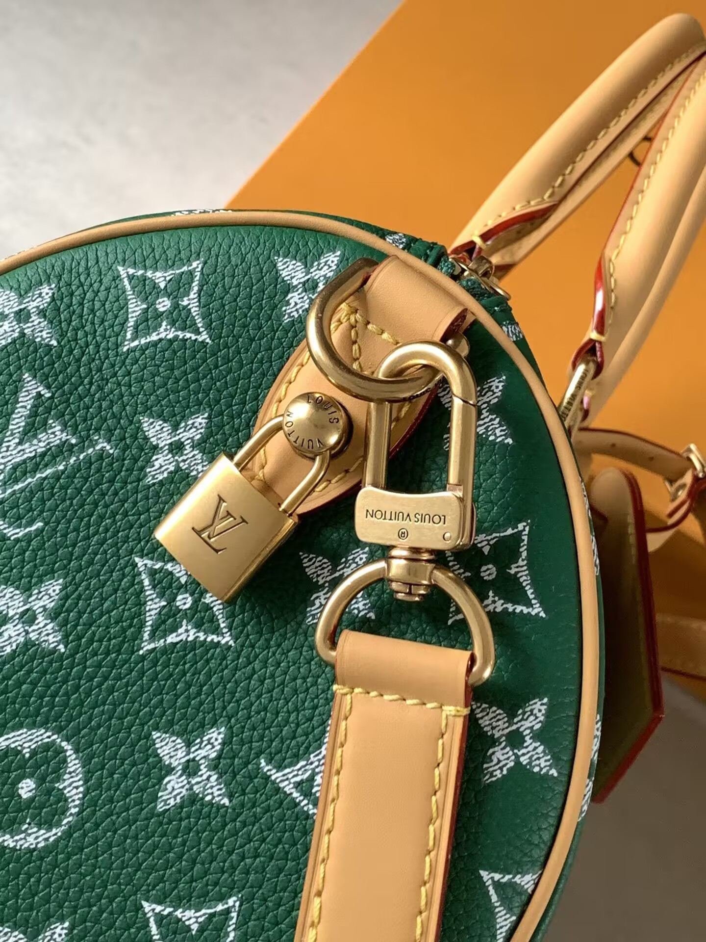 LV Speedy P9 Bandoulière 30 M14077 32x22.5x18cm