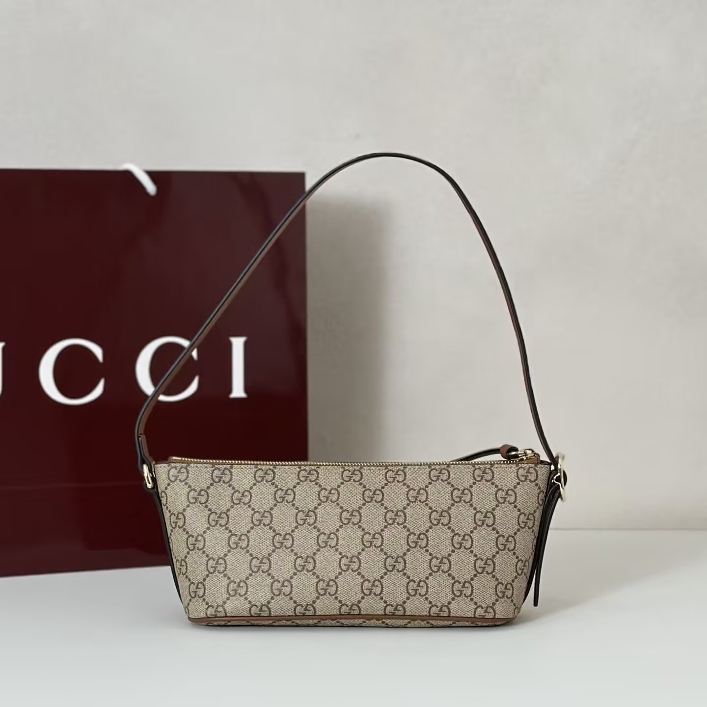 G*u*i gg emblem small shoulder bag 27x10.5x9cm