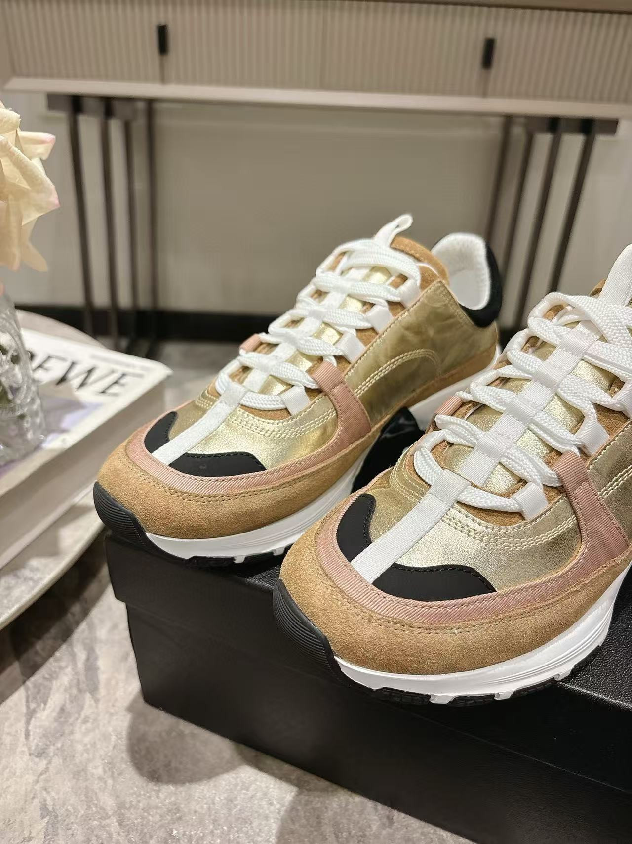 UA Ch*el SNEAKERS