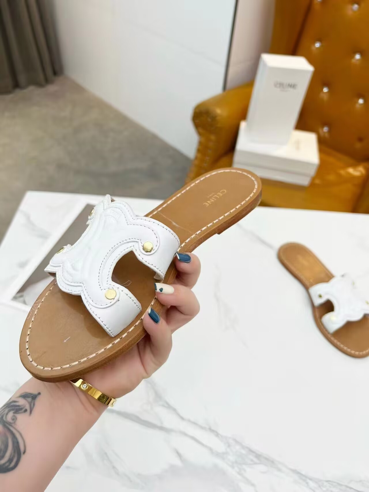 ua Ce**e triomphe mule in calfskin