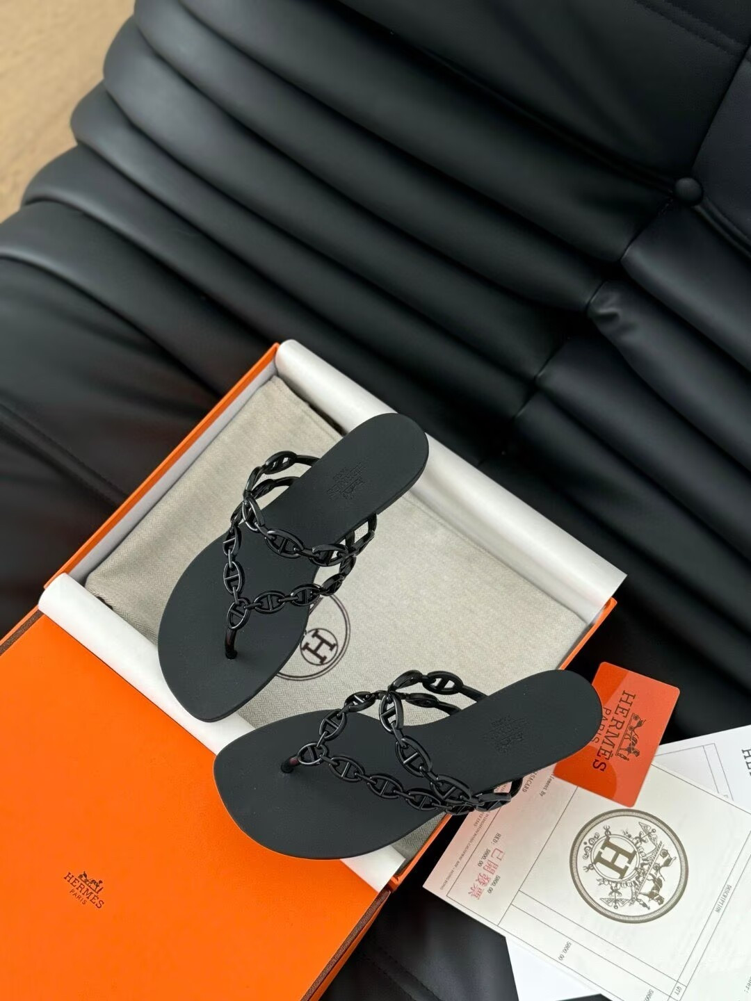 ua H**mes island sandal