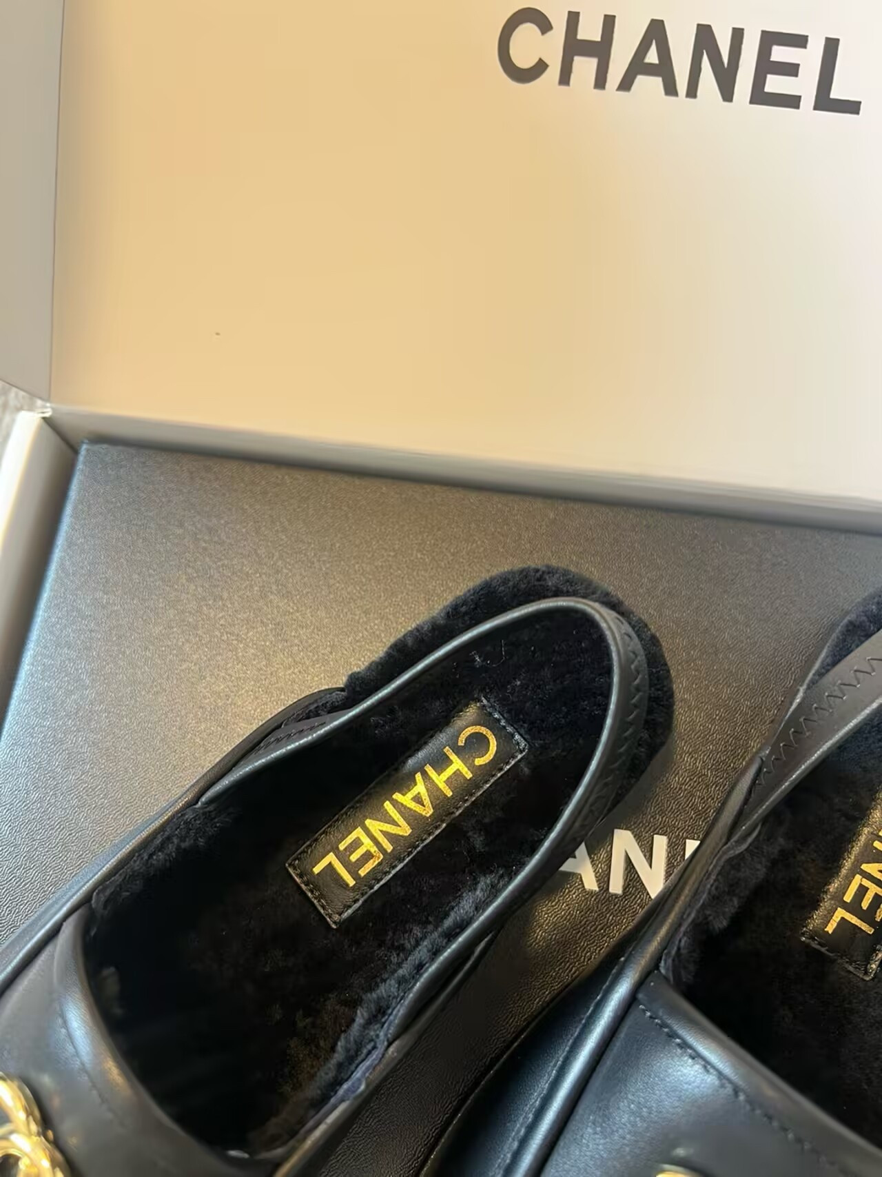 ua Ch*el shoes