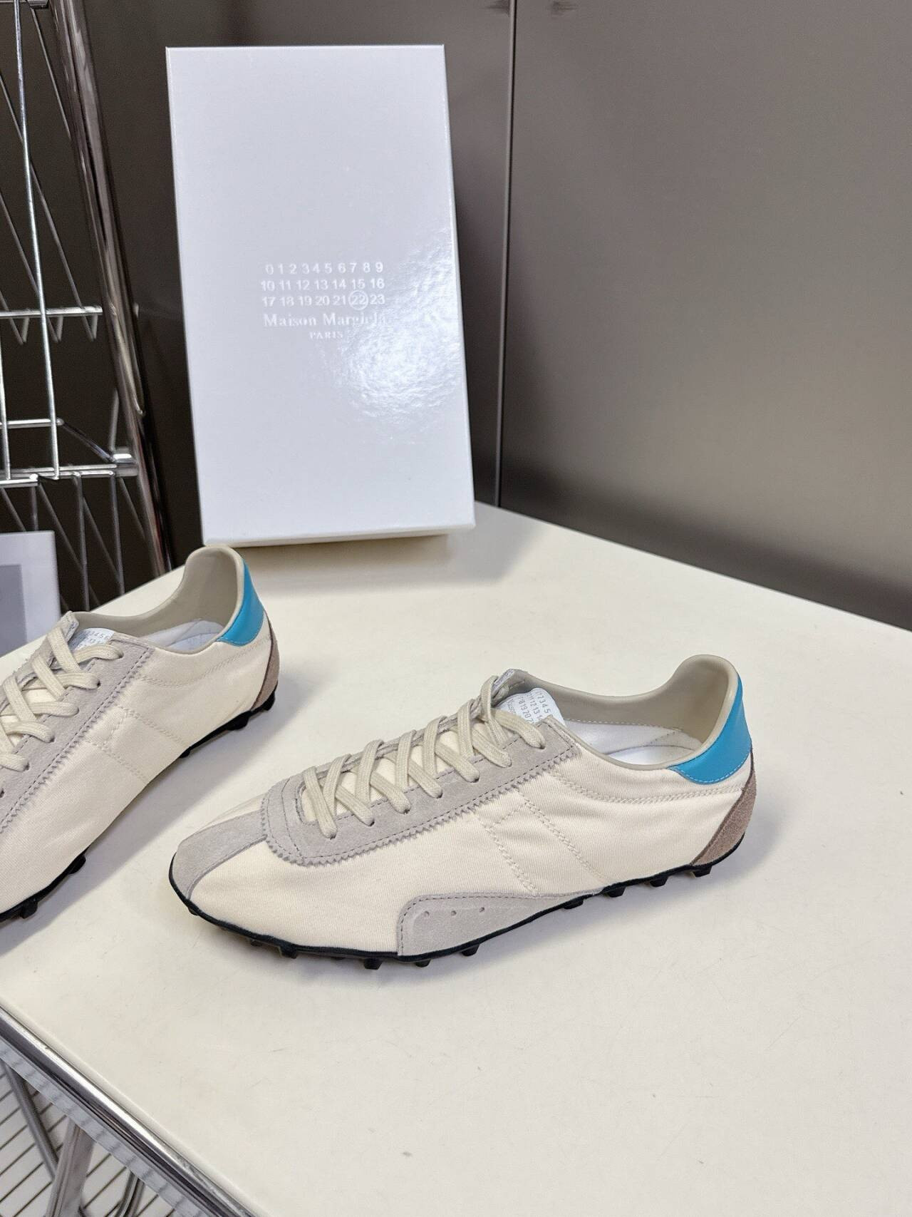 ua ma*s*n Ma*i*la sprinters sneakers