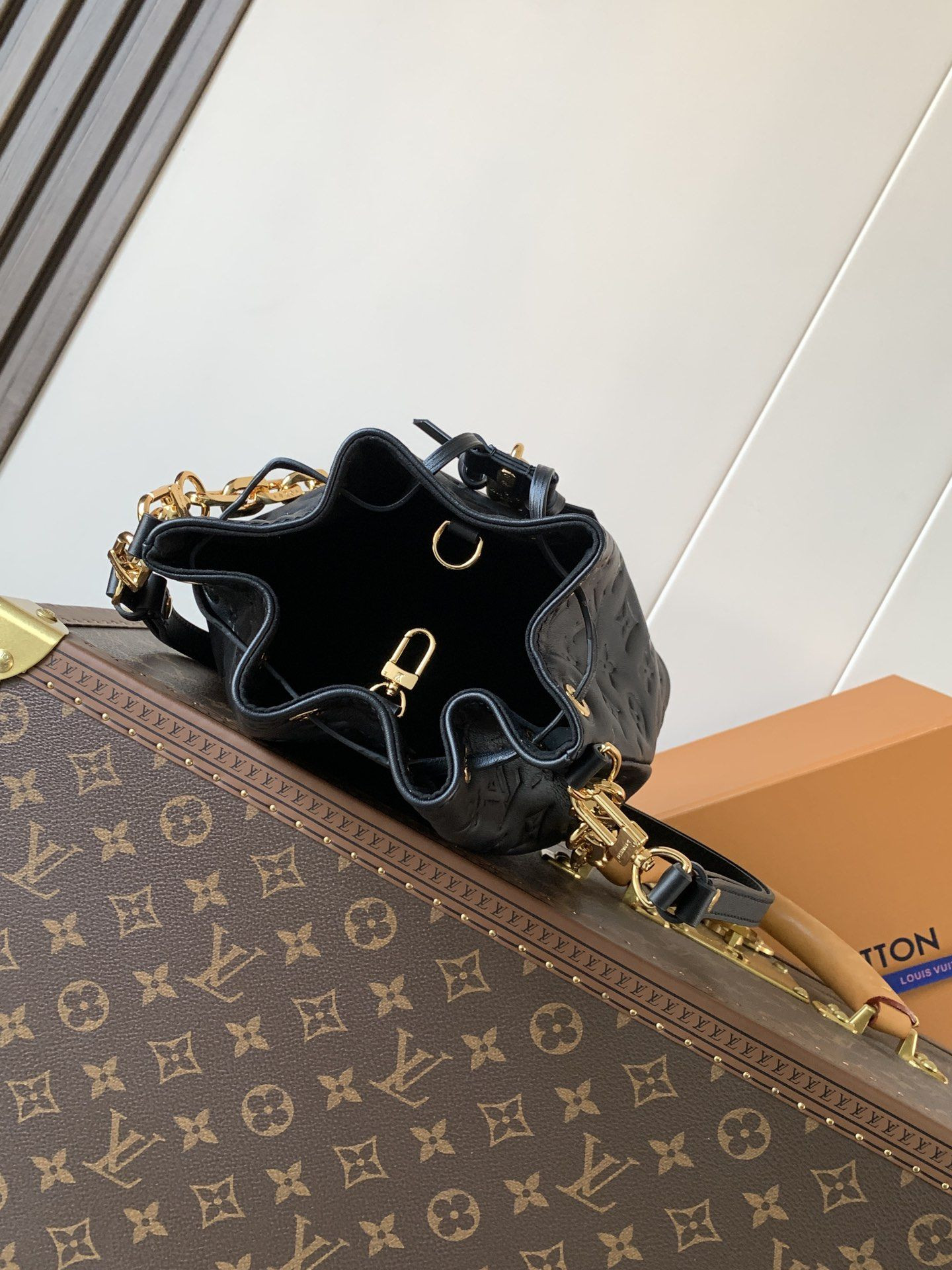 LV Coussin Bucket M26216 20x10x20cm