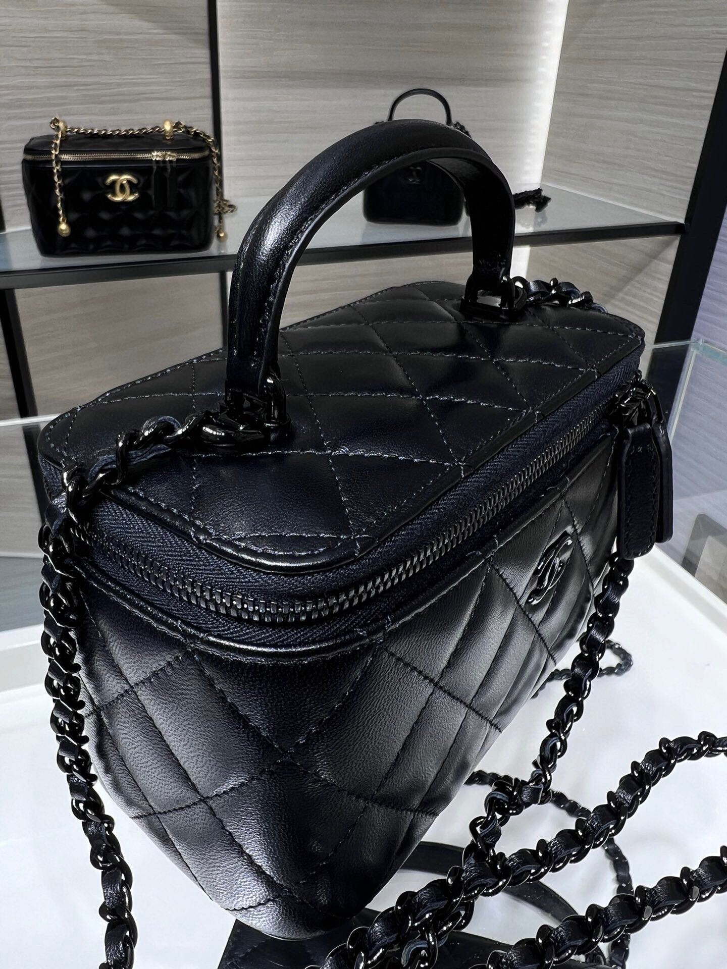 Ch*el long vanity with chain ap2199 9.5x17x8cm
