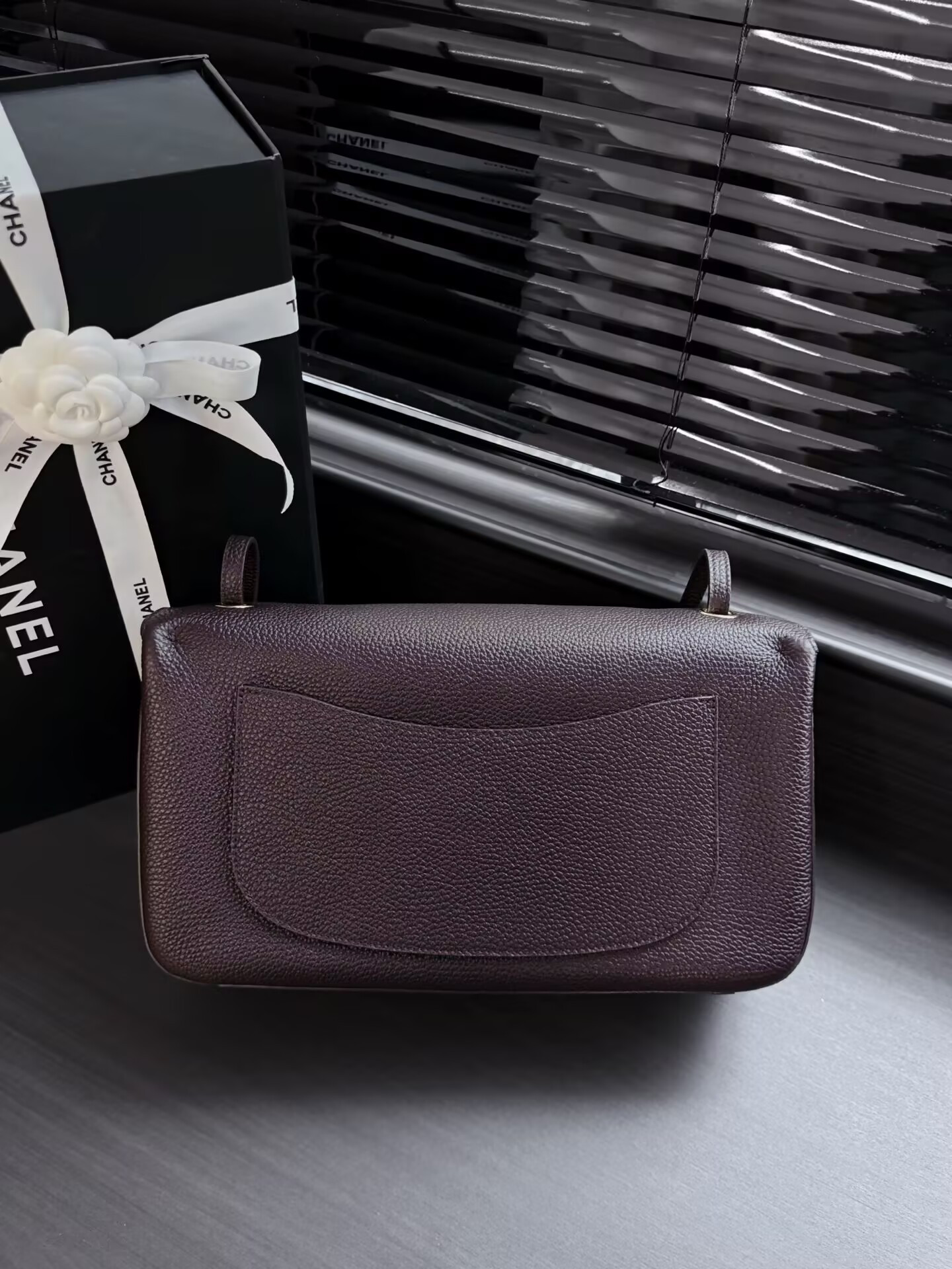 Ch*el maxi flap bag in coffee with gold-tone hardware as6231 19.5x32x10cm
