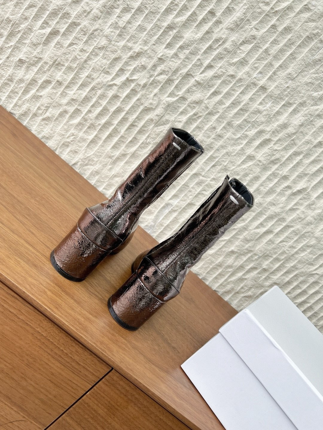 ua ma*s*n Ma*i*la tabi mirror boots