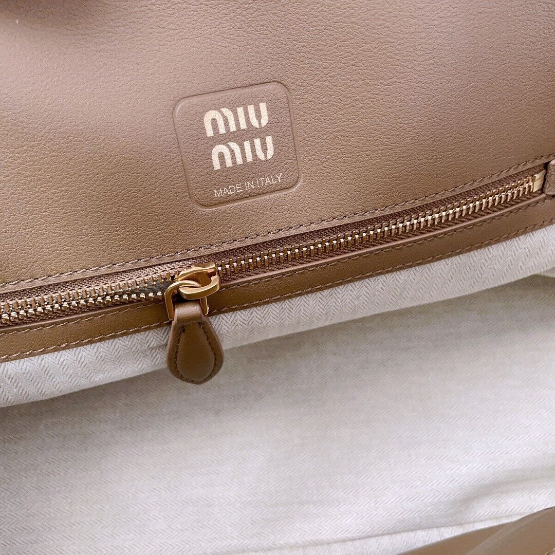 M1v M1v aventure suede bag 22.5x44x14.5cm