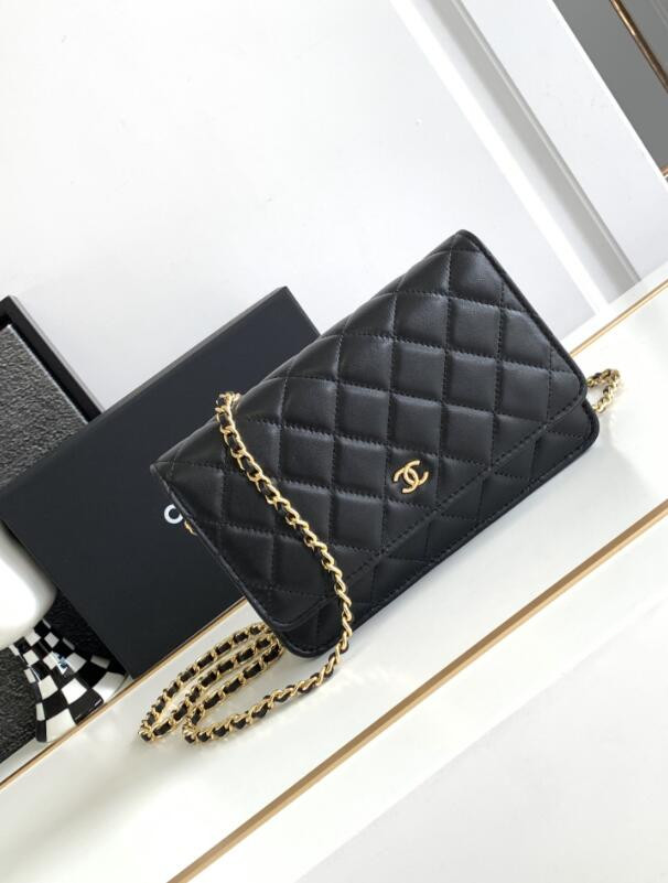 Ch*el CLASSIC WALLET ON CHAIN BLACK 4.8 × 7.5 × 1.4 in