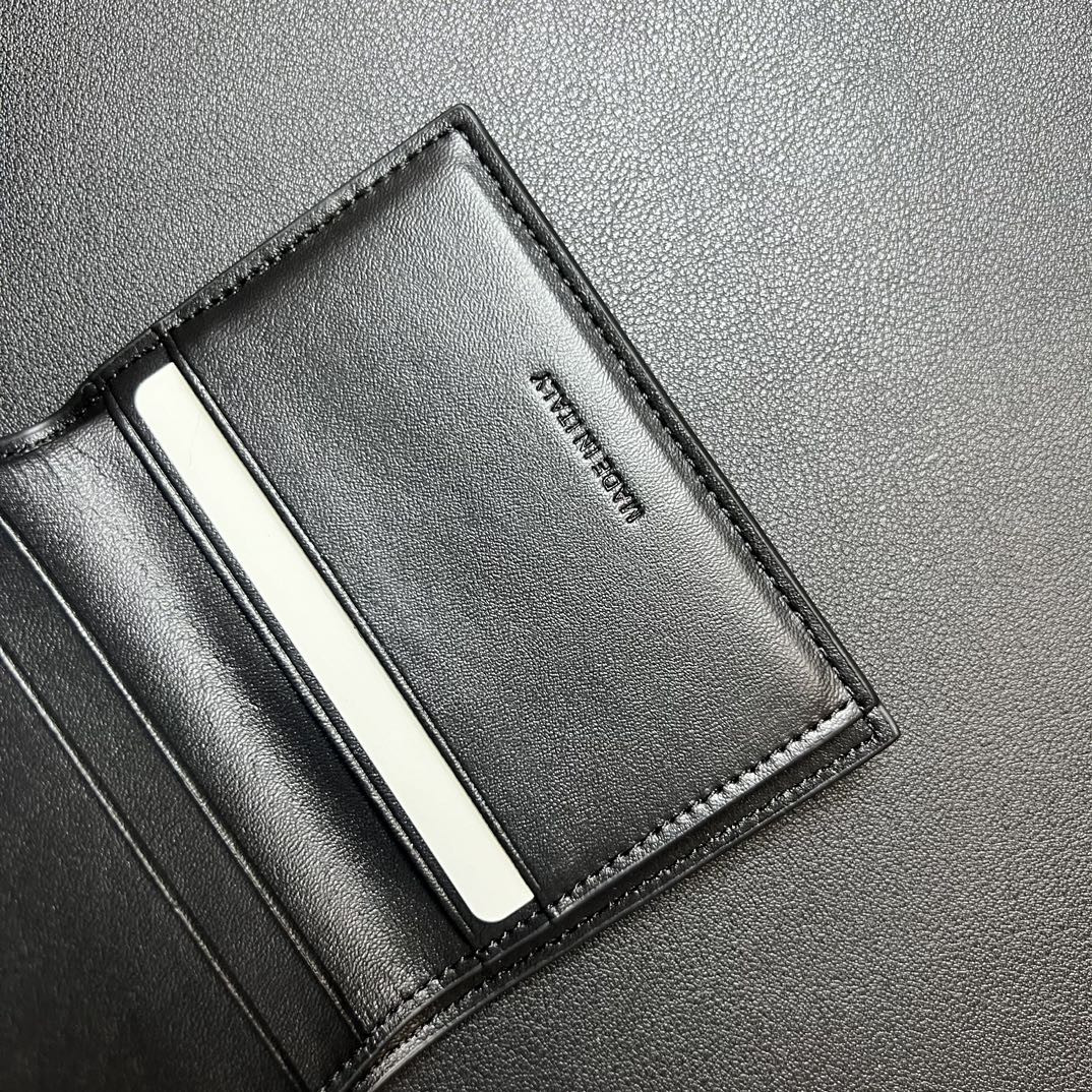 Ce**e Triomphe 9.5×7.5×3cm